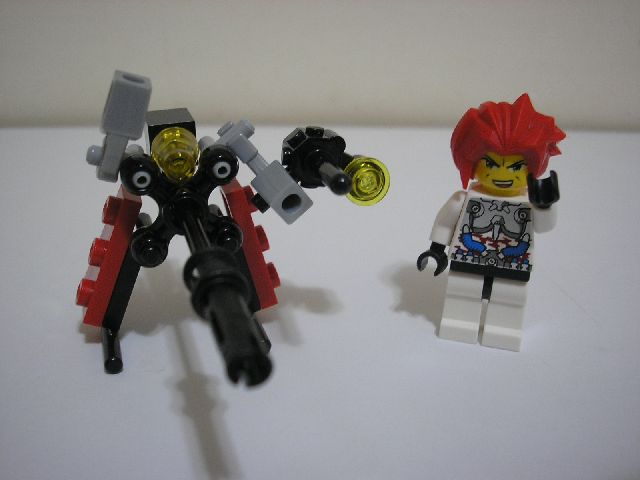 22_compare_with_minifigure.jpg