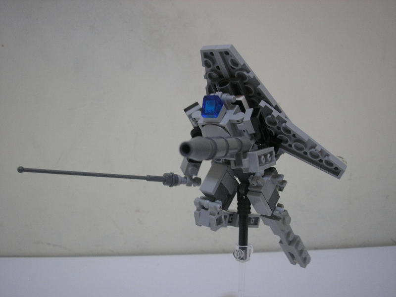 12_mecha_with_sword_and_rifle.jpg