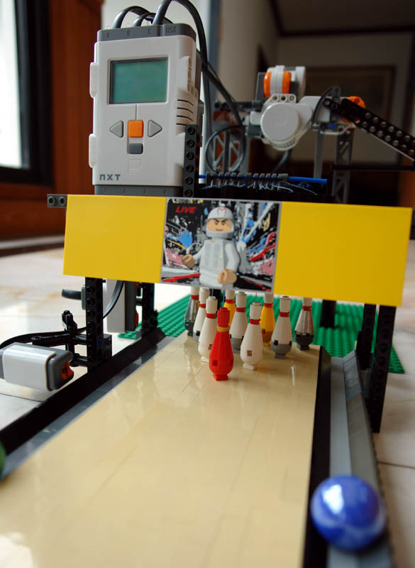 lego_bowling_ten_pin_by_nachapon_2011june6a.jpg