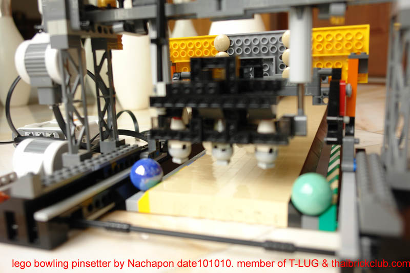 nachapon_lego_pinsetter_101010_11.jpg