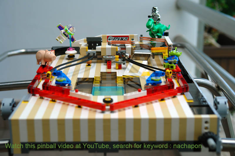 lego_pinball_7_flippers_by_nachapon_02.jpg