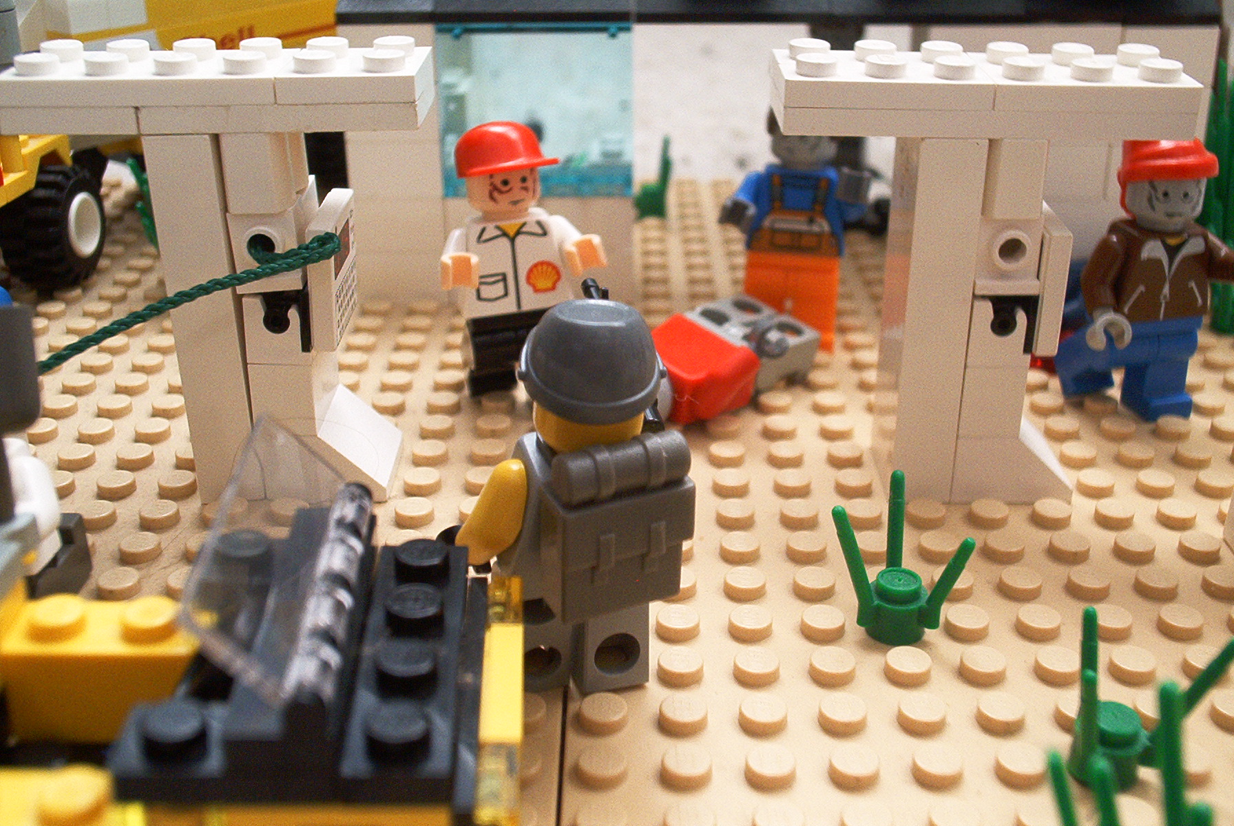 03gas_station.jpg