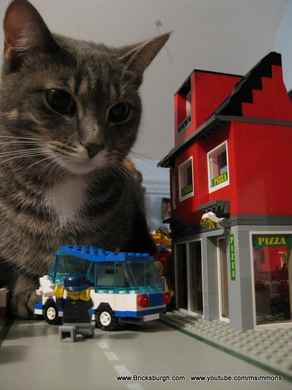 cat_catzilla_attacks_lego_town-3.jpg