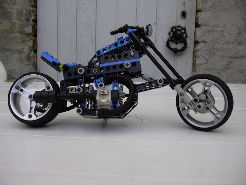 moc8417chop03.jpg