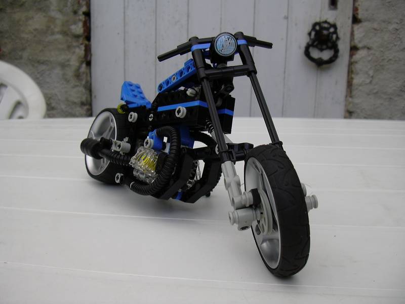moc8417chop04.jpg
