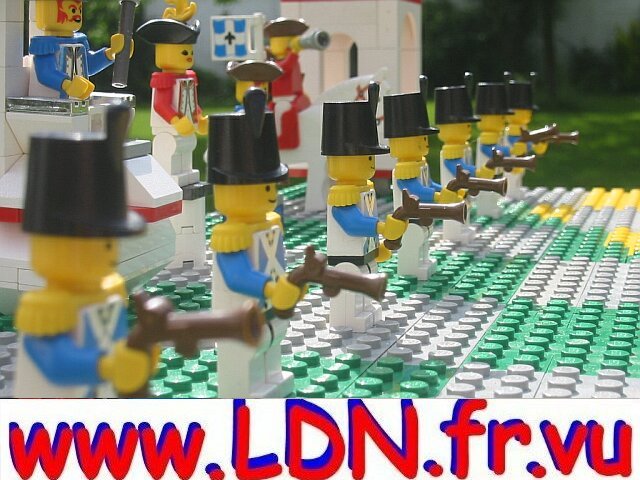 00062-lego-echecs-pirates-aligne-640x480.jpg