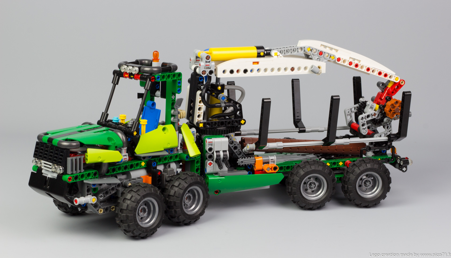 lego-technic-42080-model-c-forwarder-1.jpg