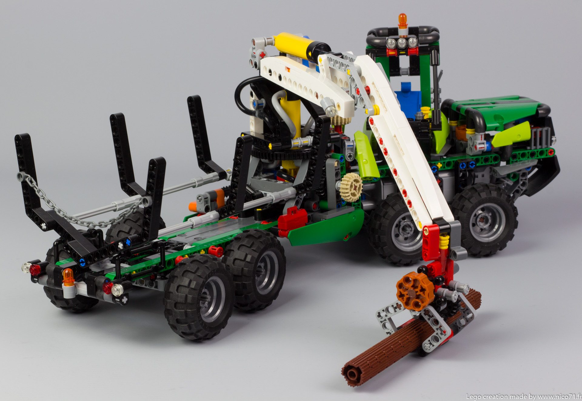 lego-technic-42080-model-c-forwarder-14.jpg