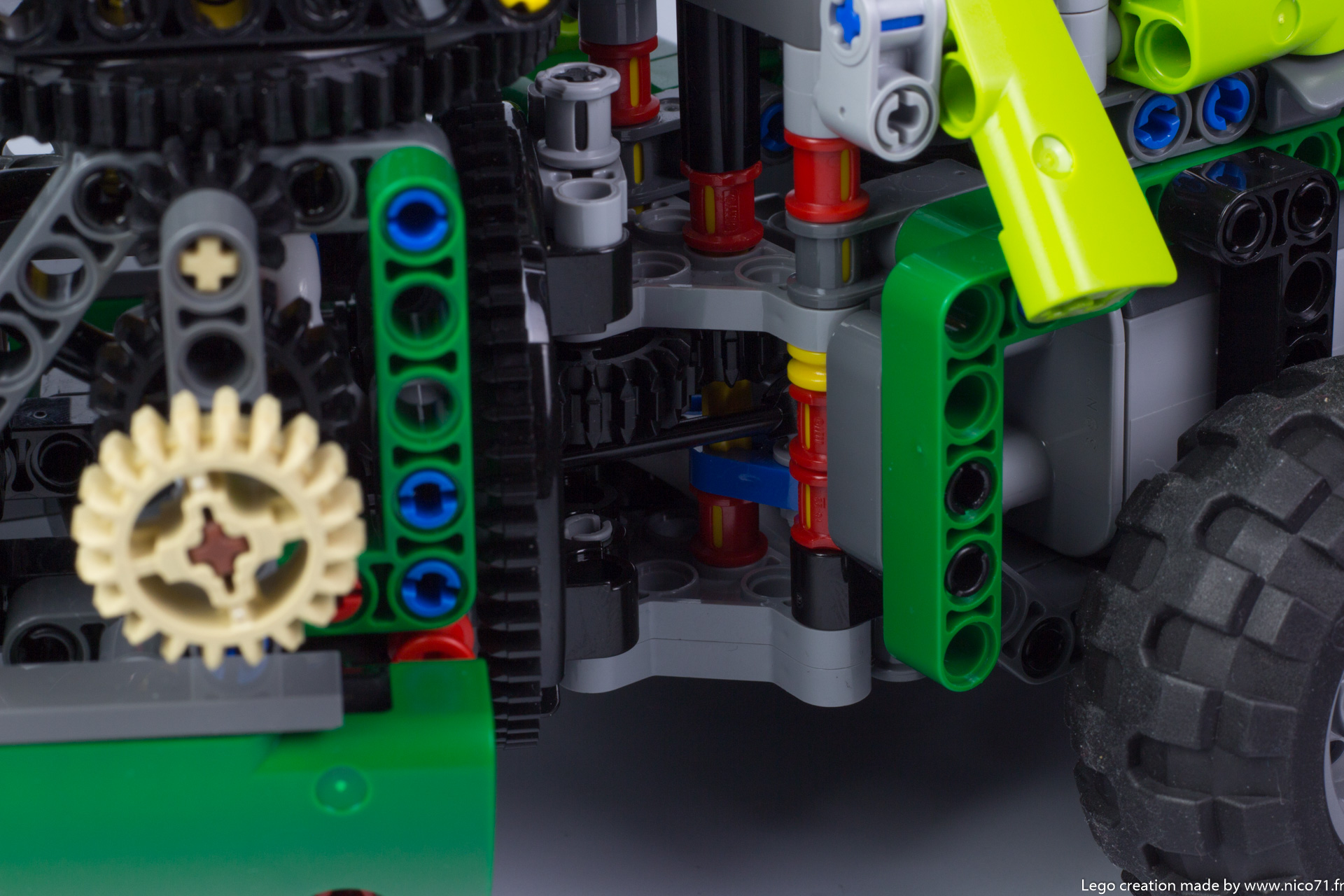 lego-technic-42080-model-c-forwarder-15.jpg