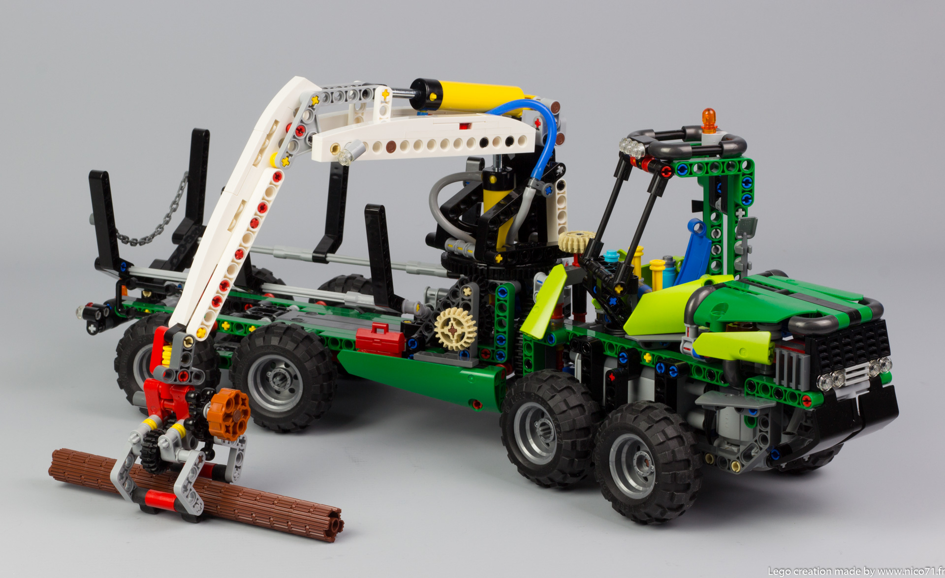 lego-technic-42080-model-c-forwarder-8.jpg
