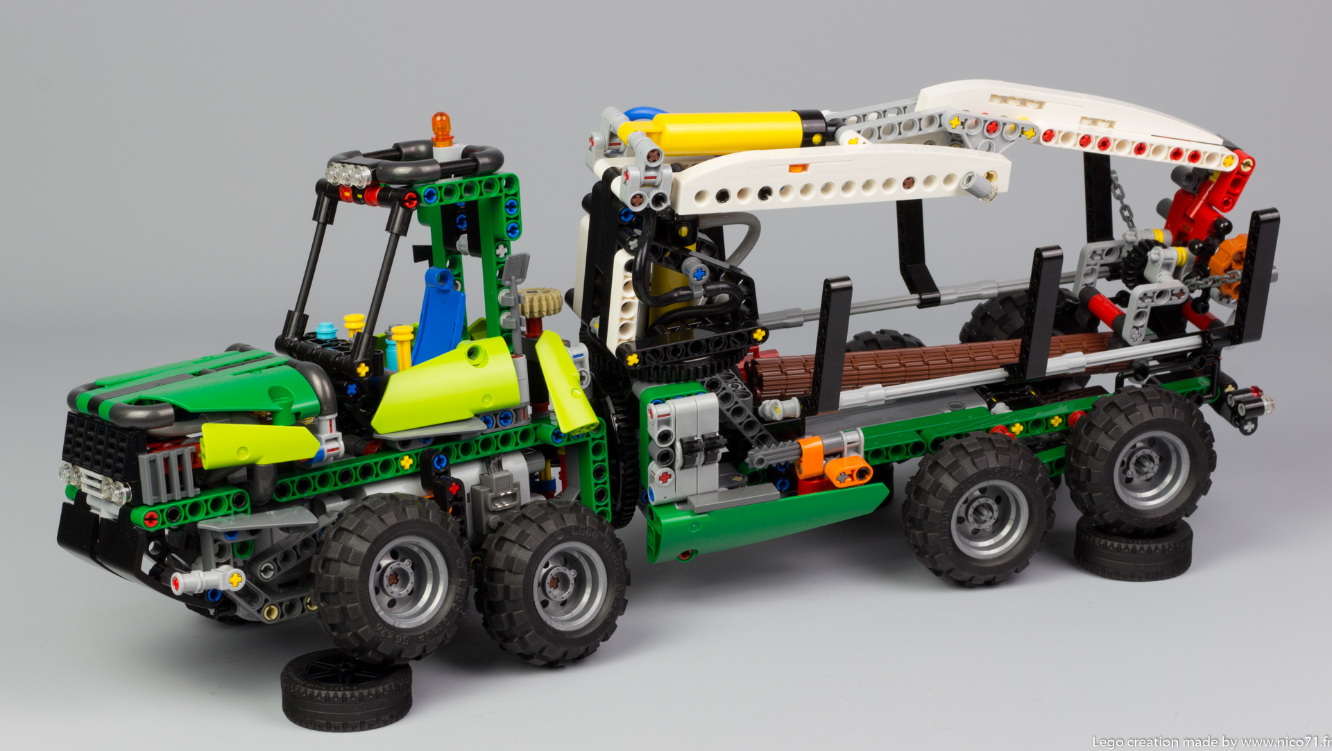 lego-technic-42080-model-c-forwarder-9.jpg