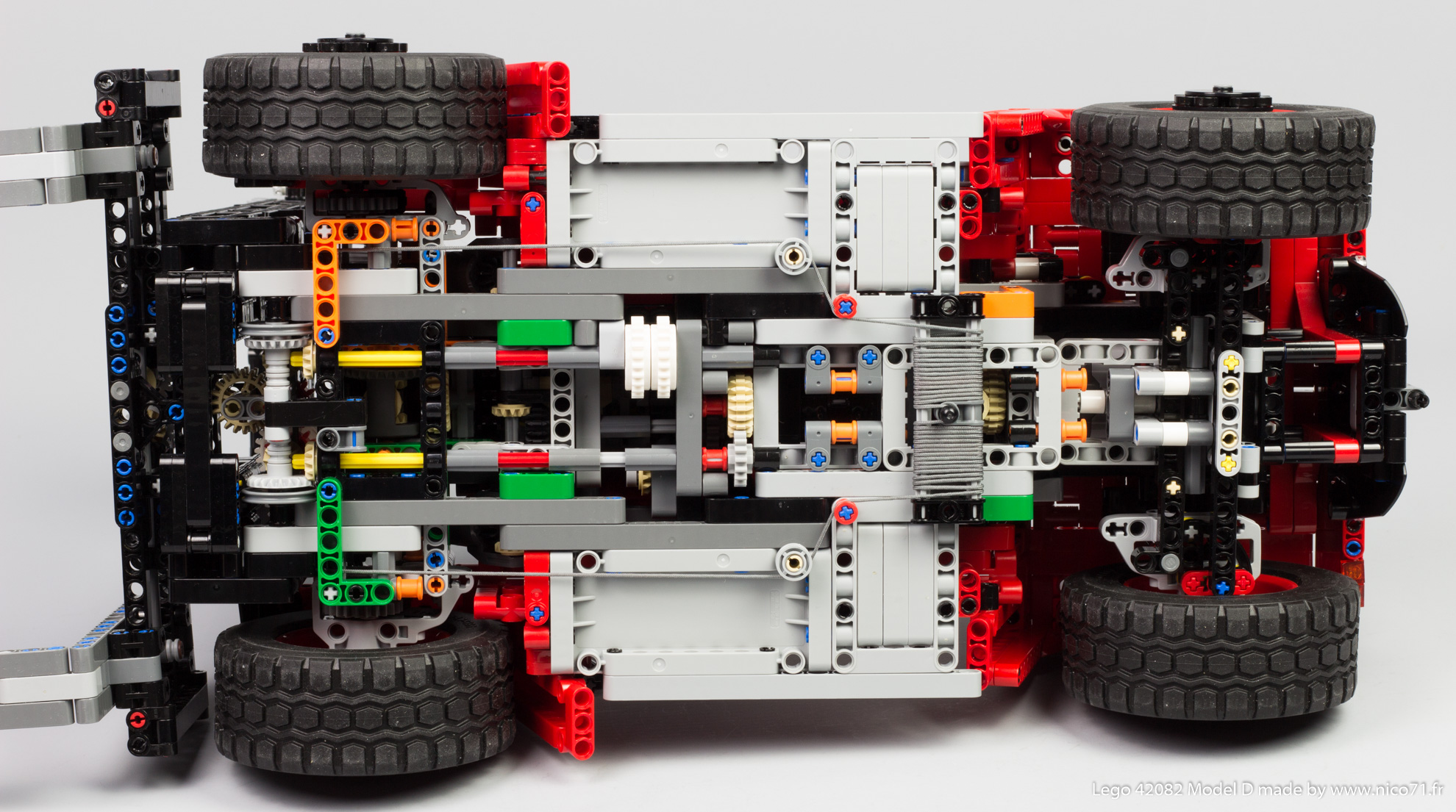 lego-42082-model-d-heavy-forklift-10.jpg