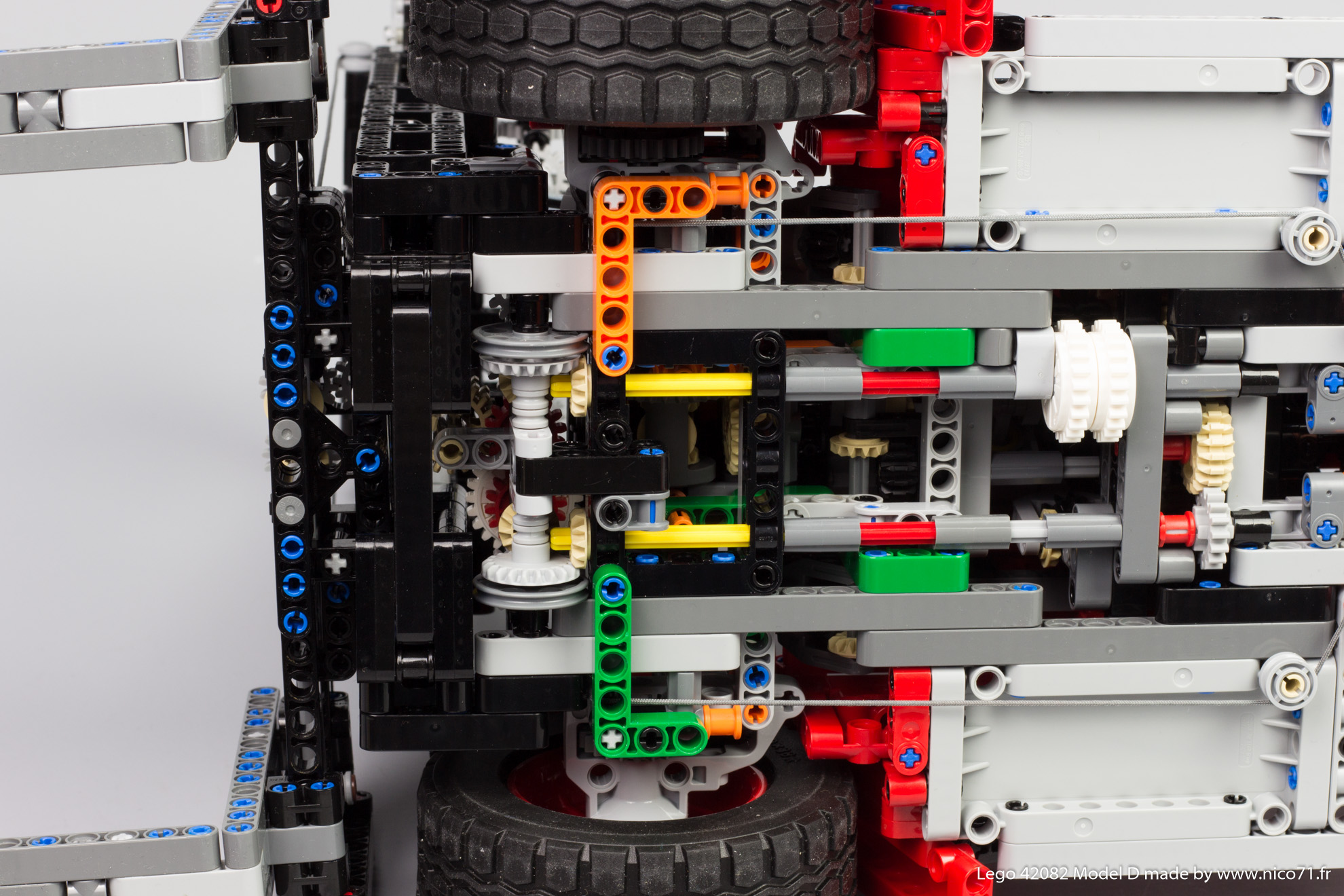 lego-42082-model-d-heavy-forklift-11.jpg