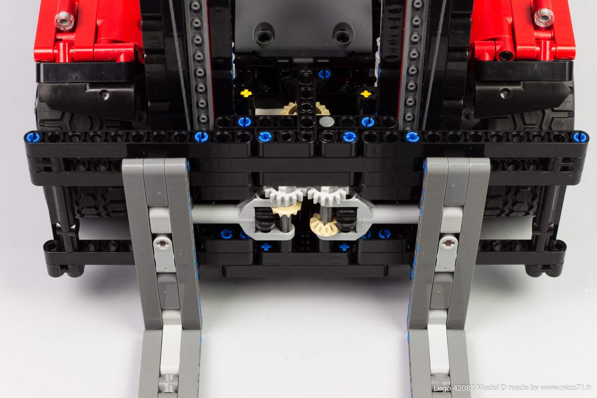 lego-42082-model-d-heavy-forklift-16.jpg