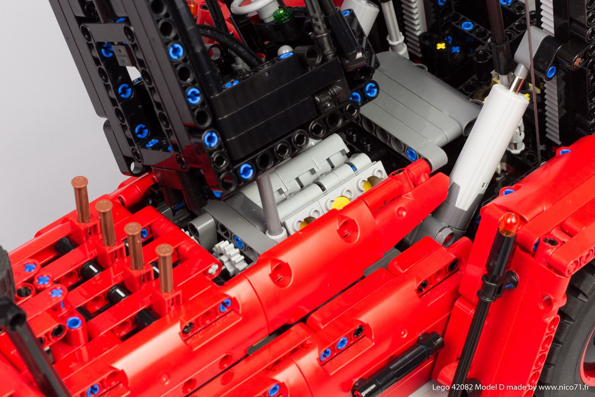 lego-42082-model-d-heavy-forklift-21.jpg
