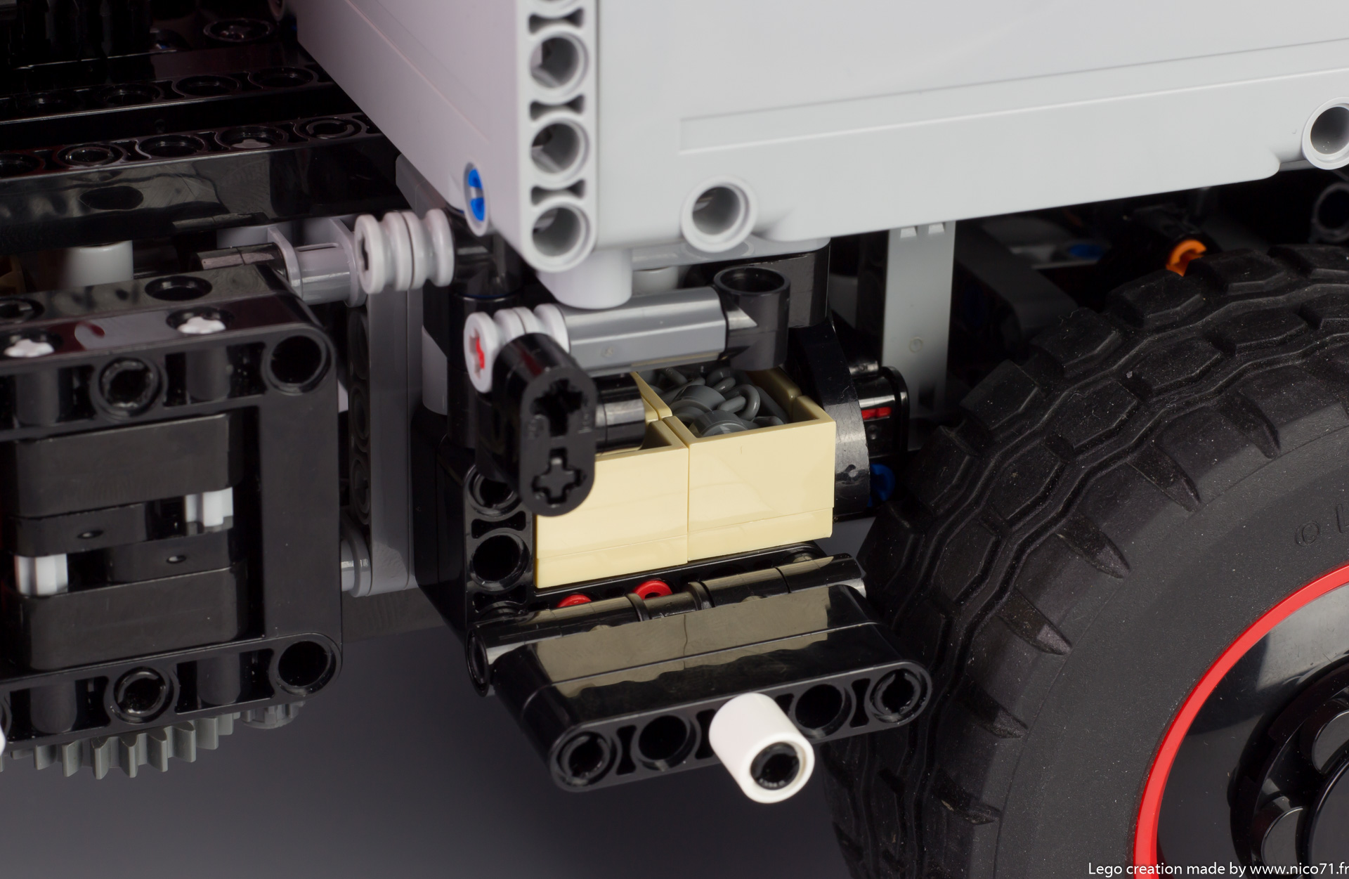 lego-42082-model-e-offroad-truck-17.jpg