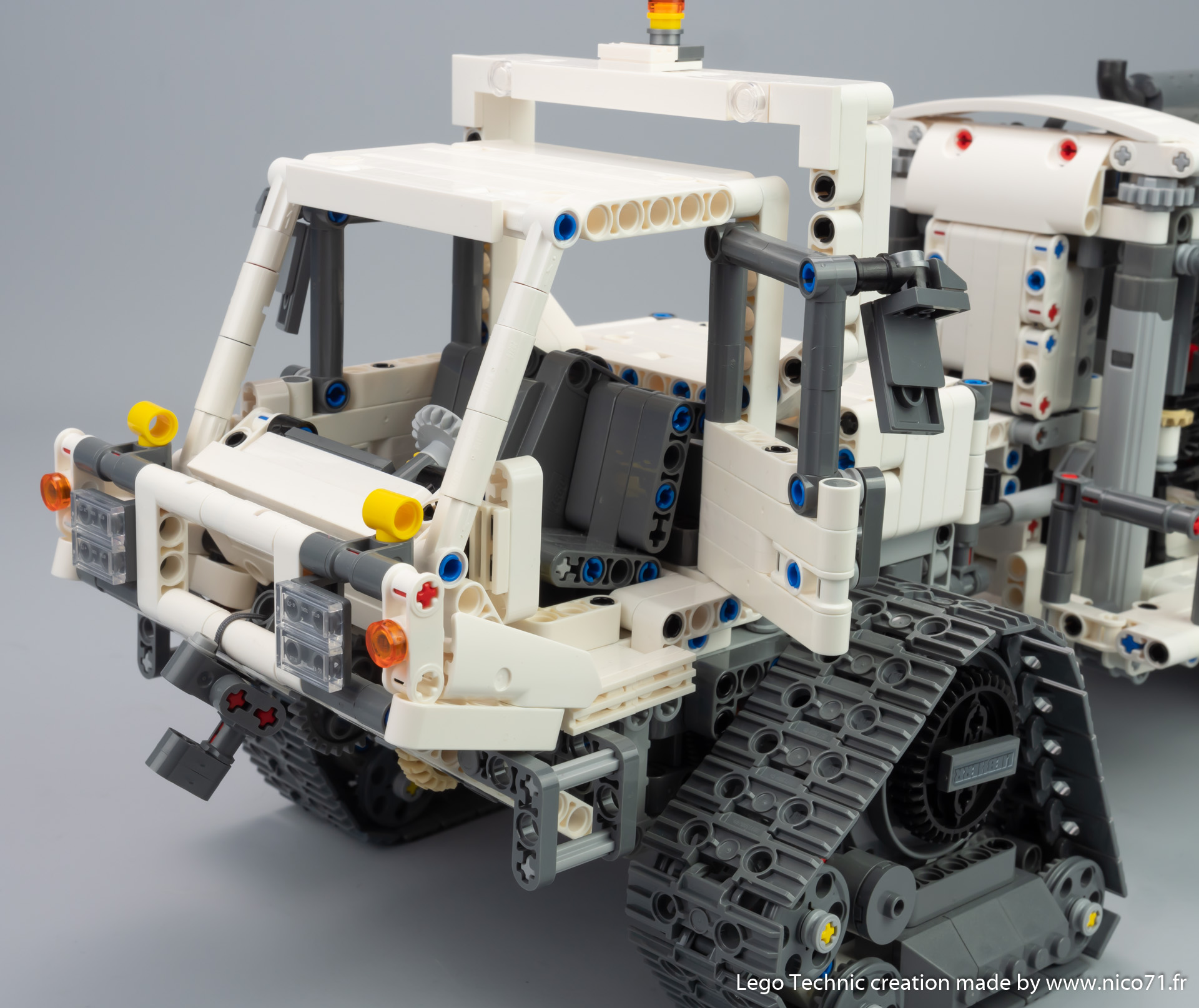 42100-model-b-vibroseis-tracked-vehicle12.jpg