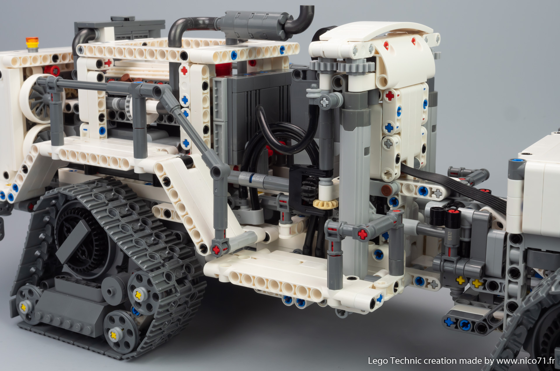 42100-model-b-vibroseis-tracked-vehicle13.jpg