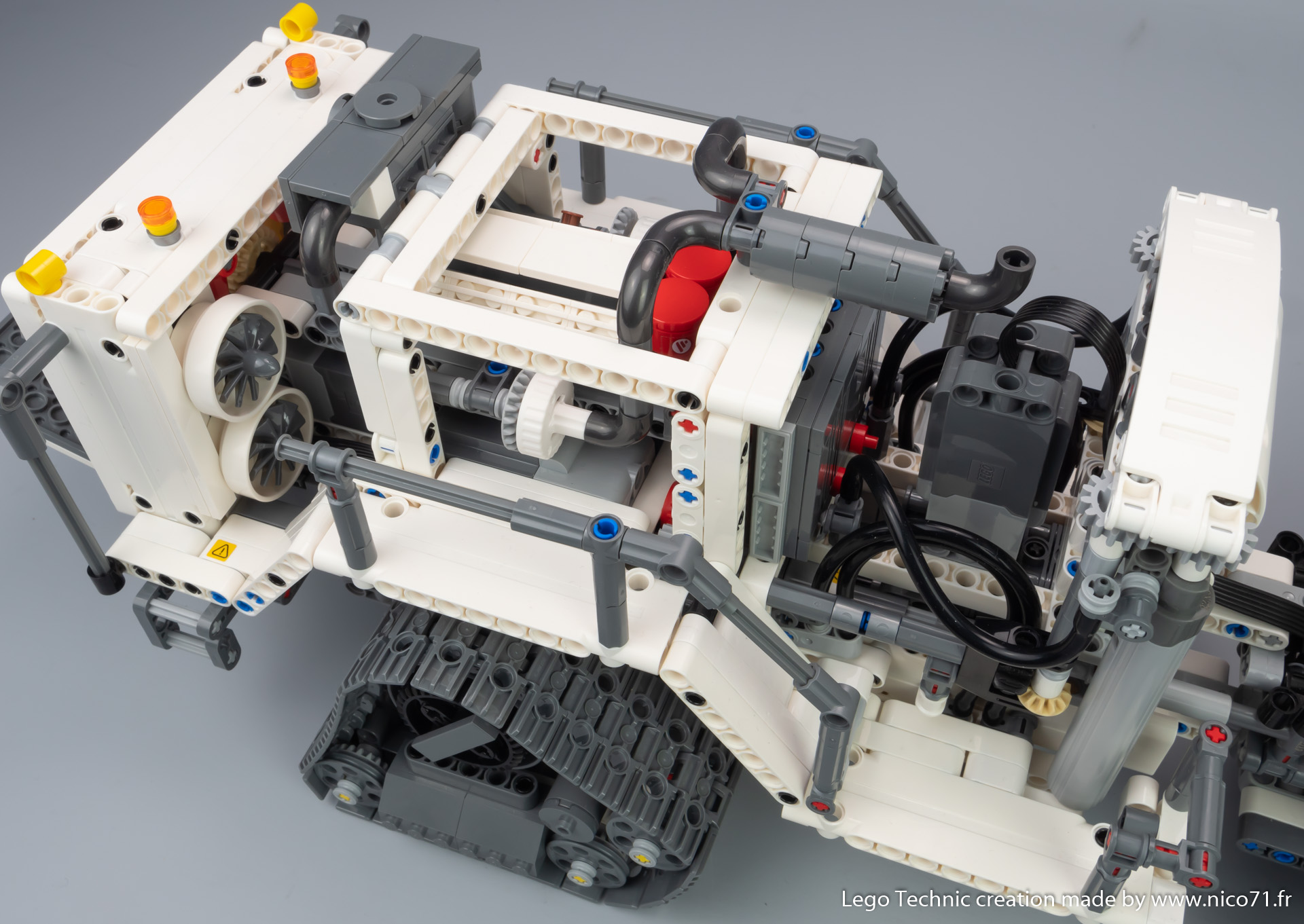 42100-model-b-vibroseis-tracked-vehicle18.jpg