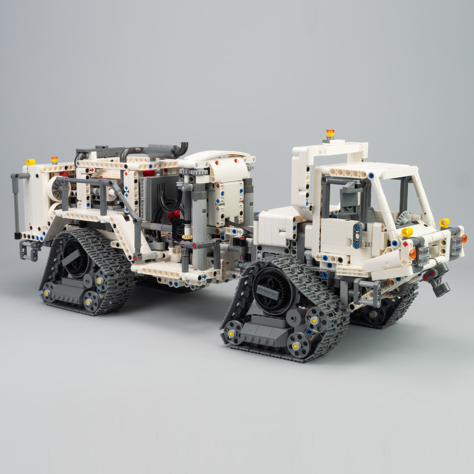 42100-model-b-vibroseis-tracked-vehicletumb1.jpg
