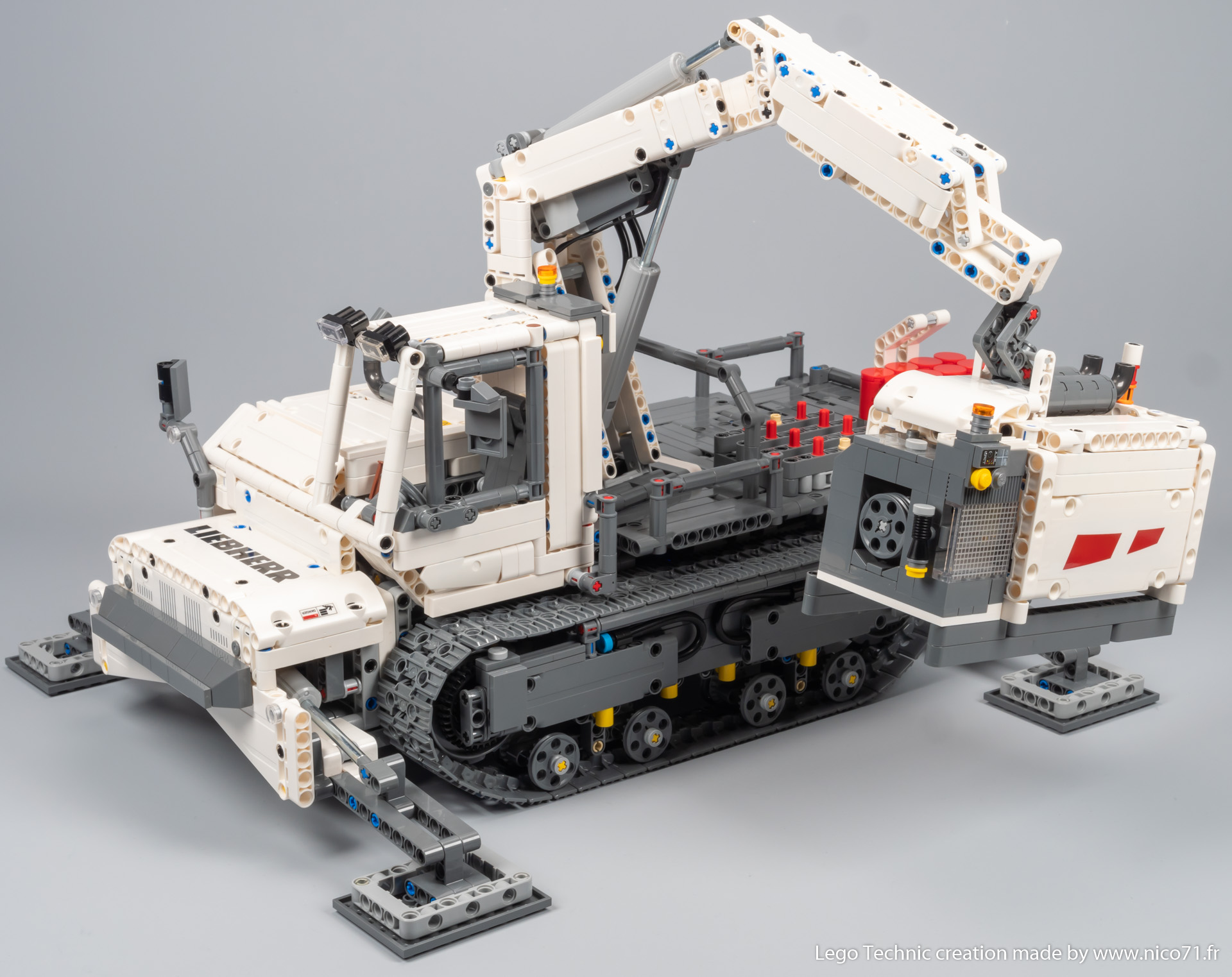 lego-42100-model-c-tracked_carrier-13.jpg