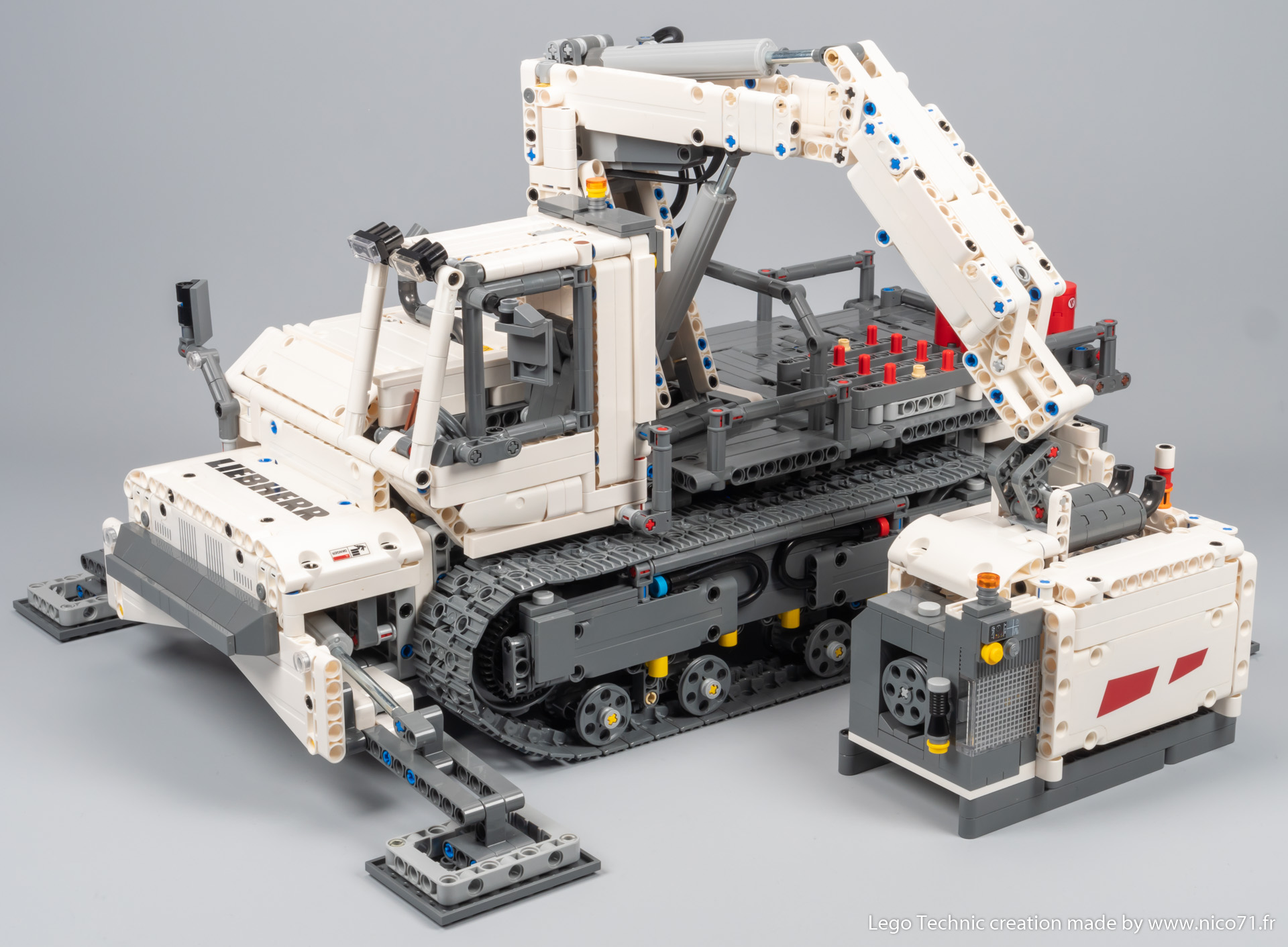lego-42100-model-c-tracked_carrier-14.jpg
