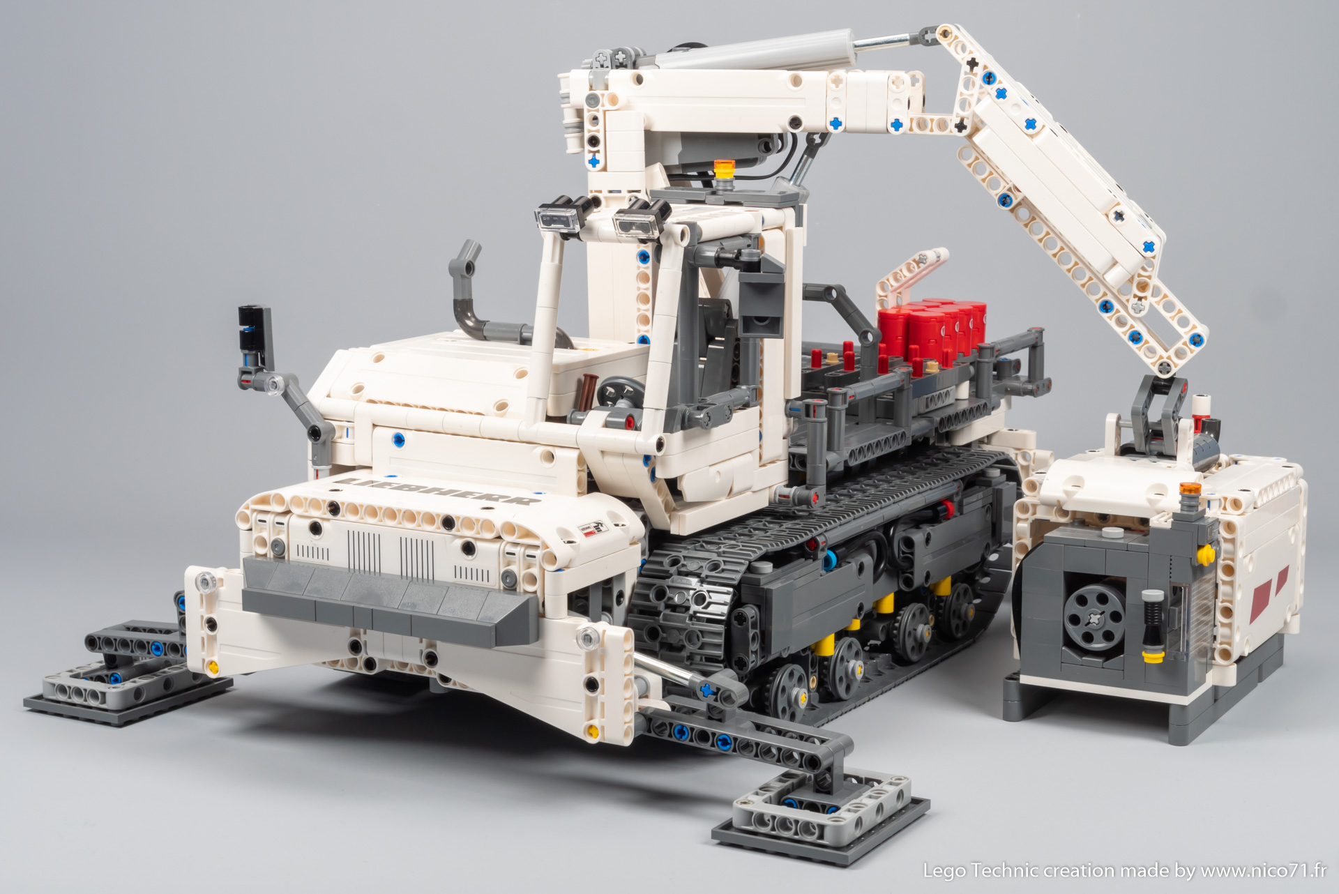 lego-42100-model-c-tracked_carrier-15.jpg