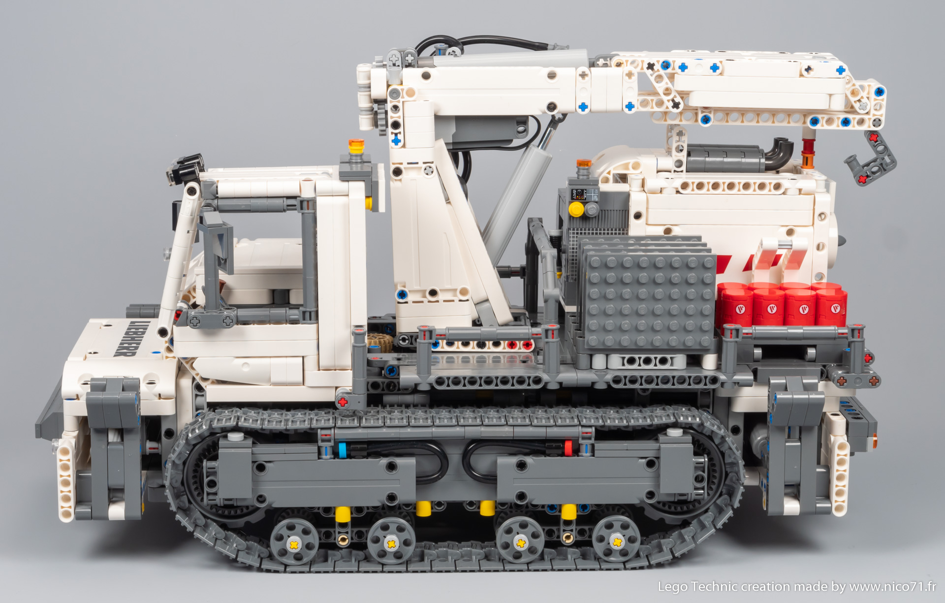 lego-42100-model-c-tracked_carrier-2.jpg