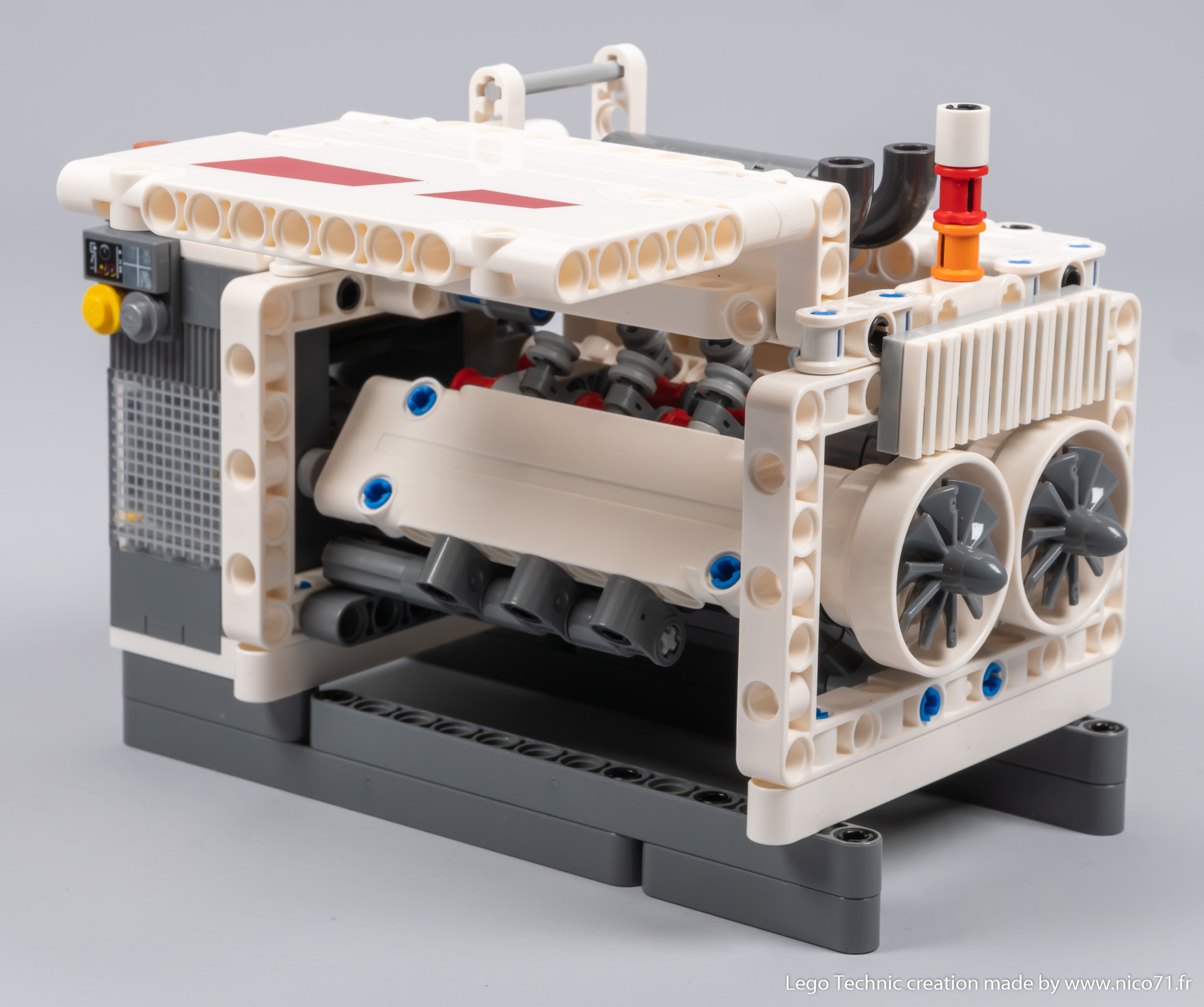 lego-42100-model-c-tracked_carrier-23.jpg
