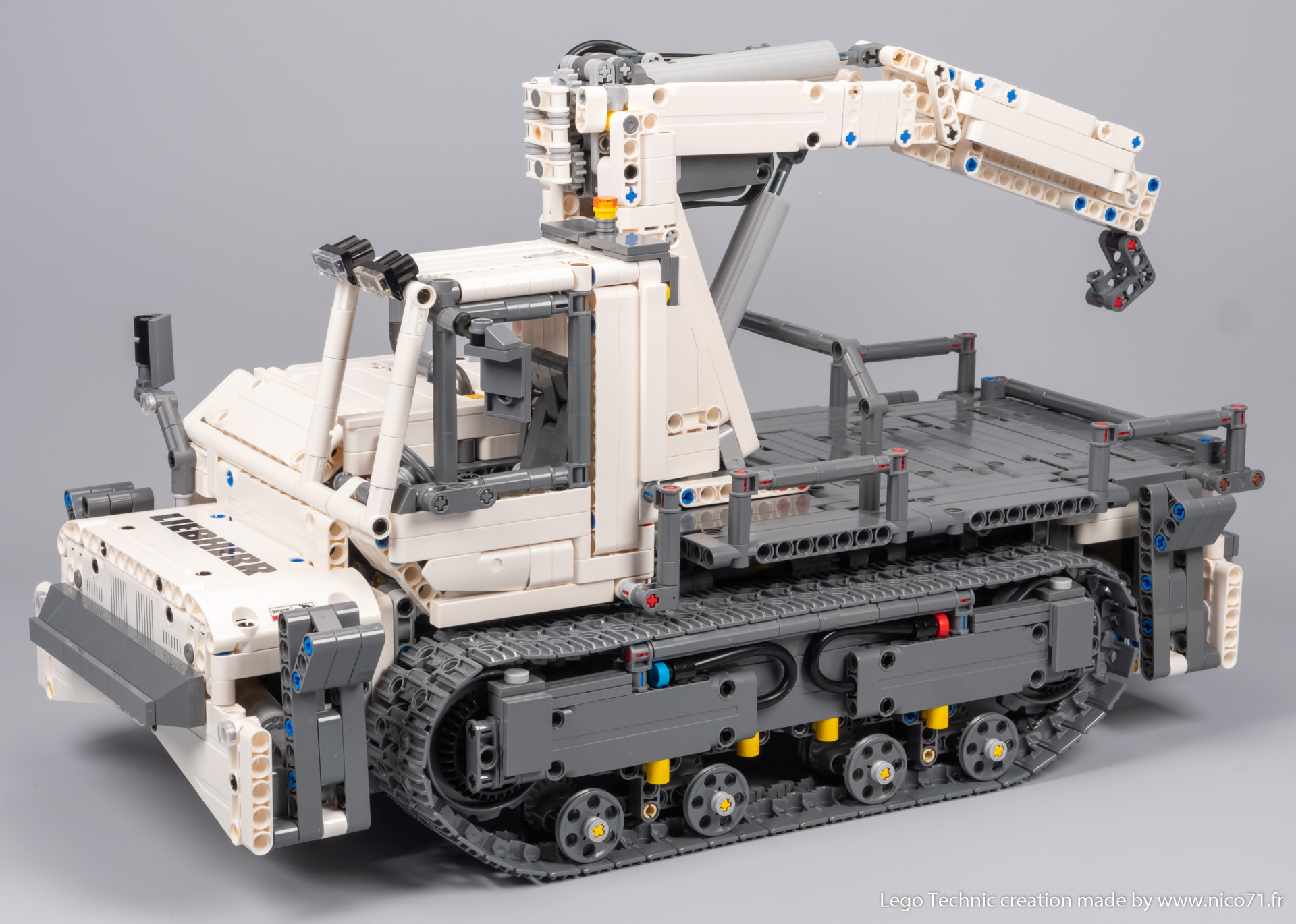 lego-42100-model-c-tracked_carrier-27.jpg