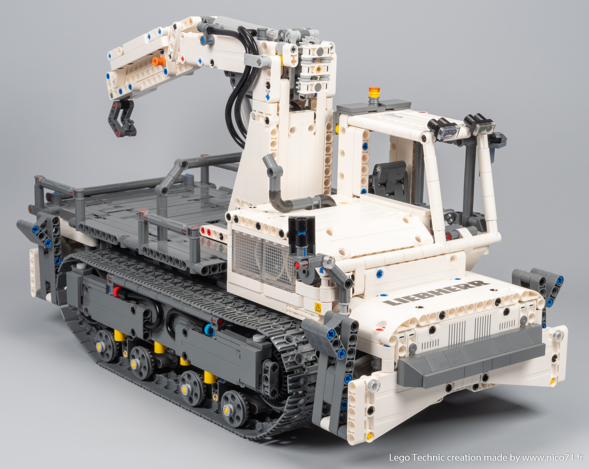 lego-42100-model-c-tracked_carrier-30.jpg