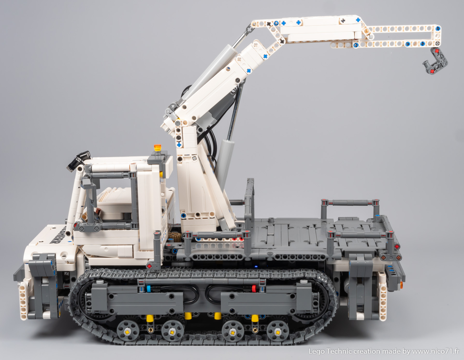 lego-42100-model-c-tracked_carrier-33.jpg