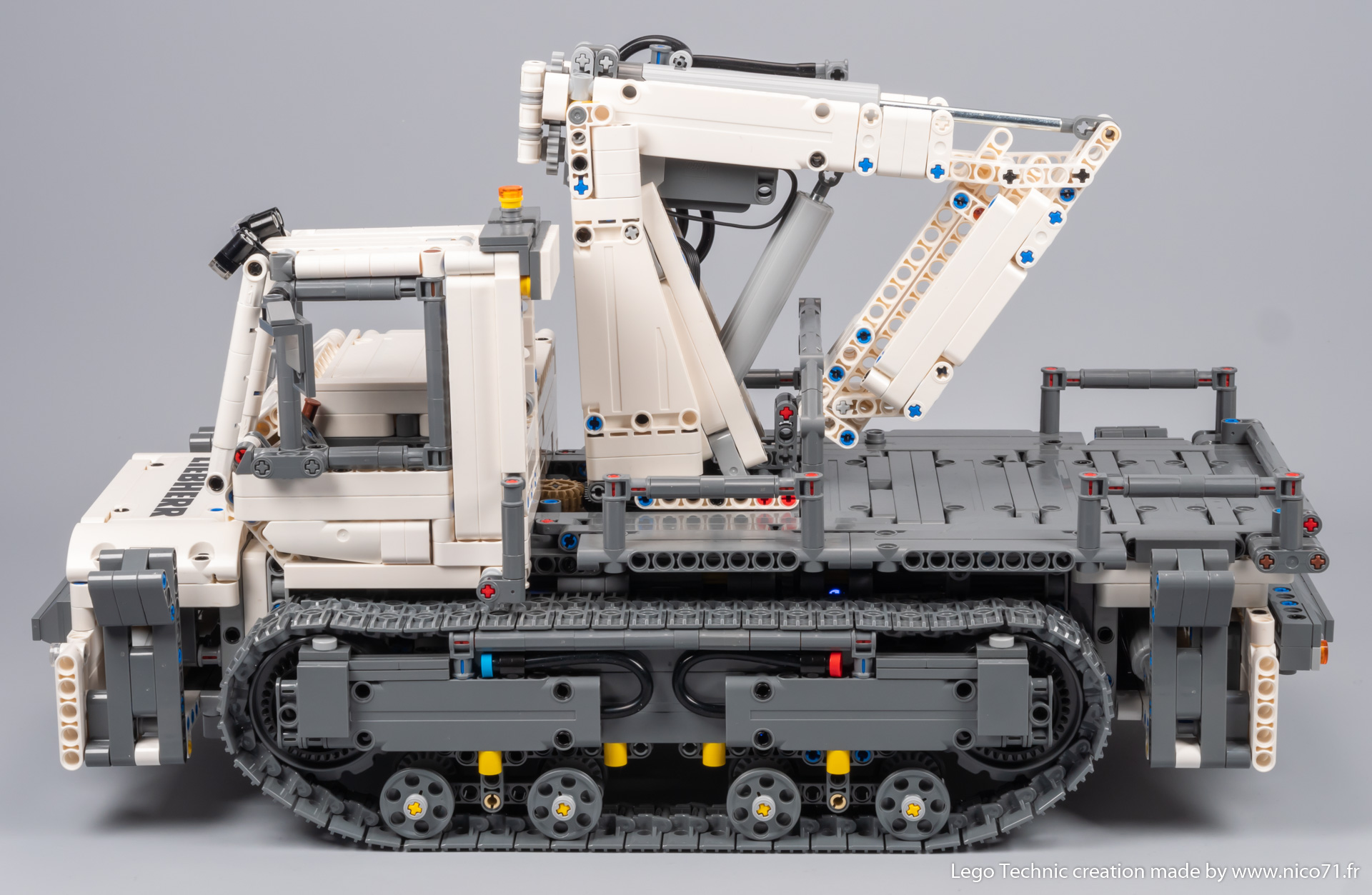 lego-42100-model-c-tracked_carrier-34.jpg