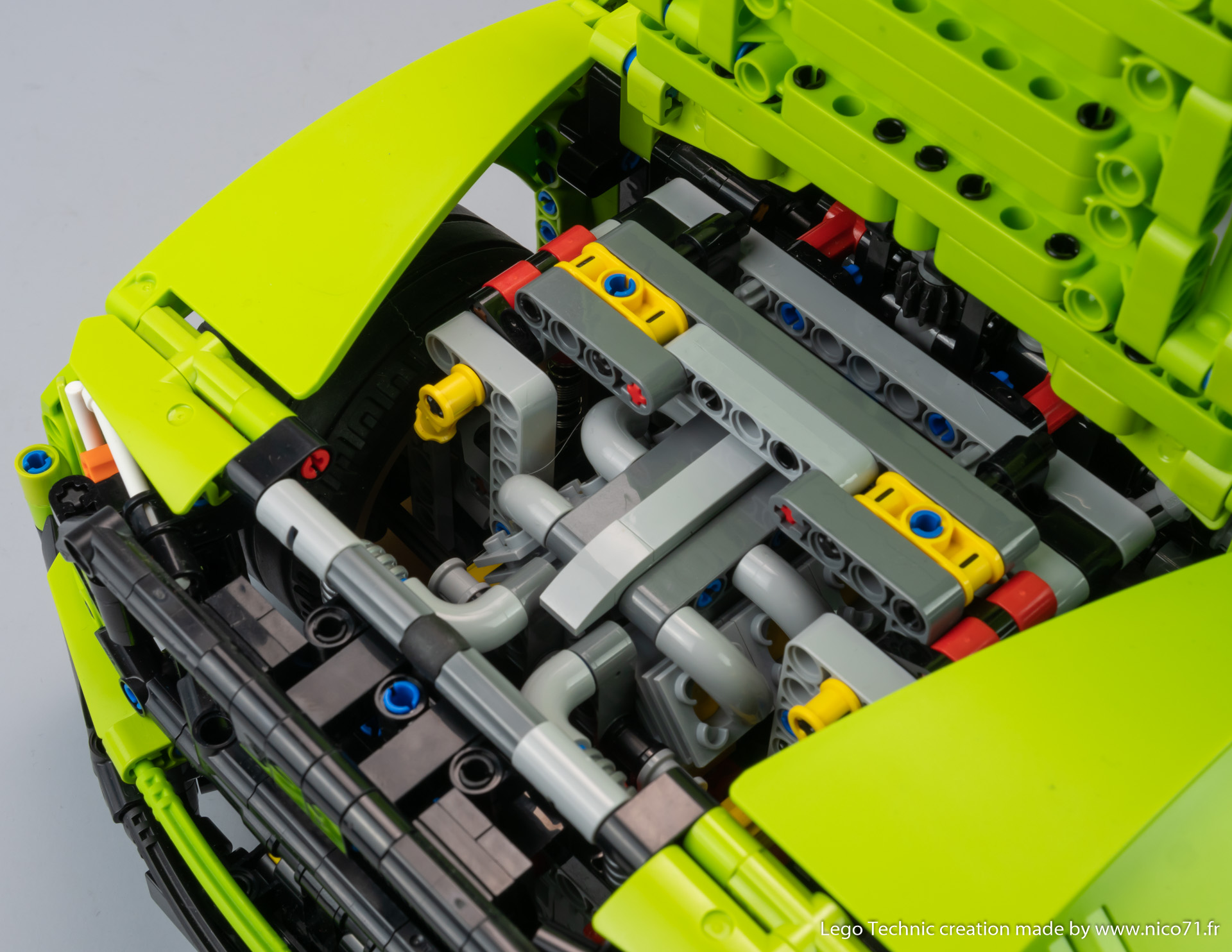 lego-42115-model-b-ford-f150-12.jpg