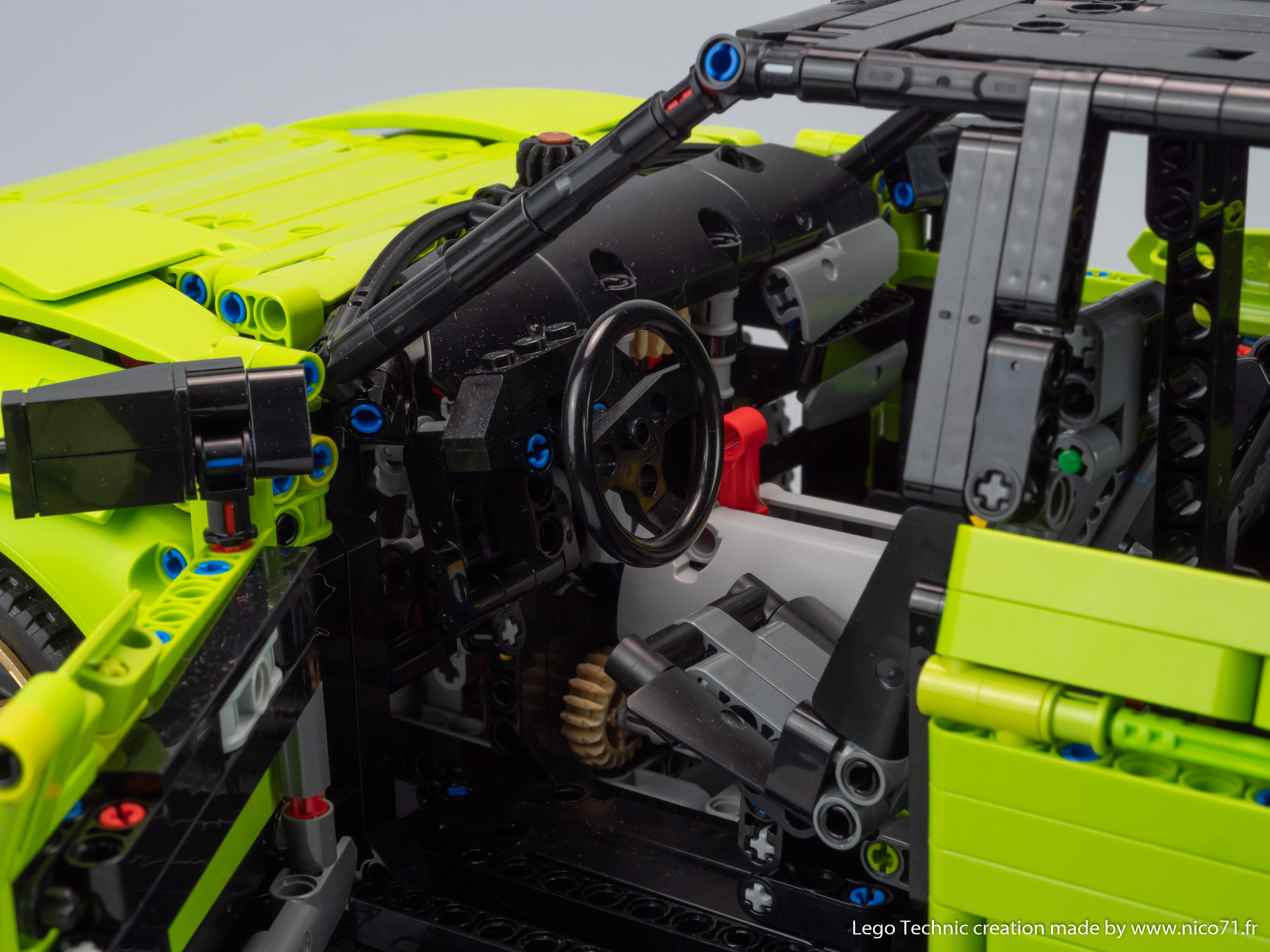 lego-42115-model-b-ford-f150-13.jpg