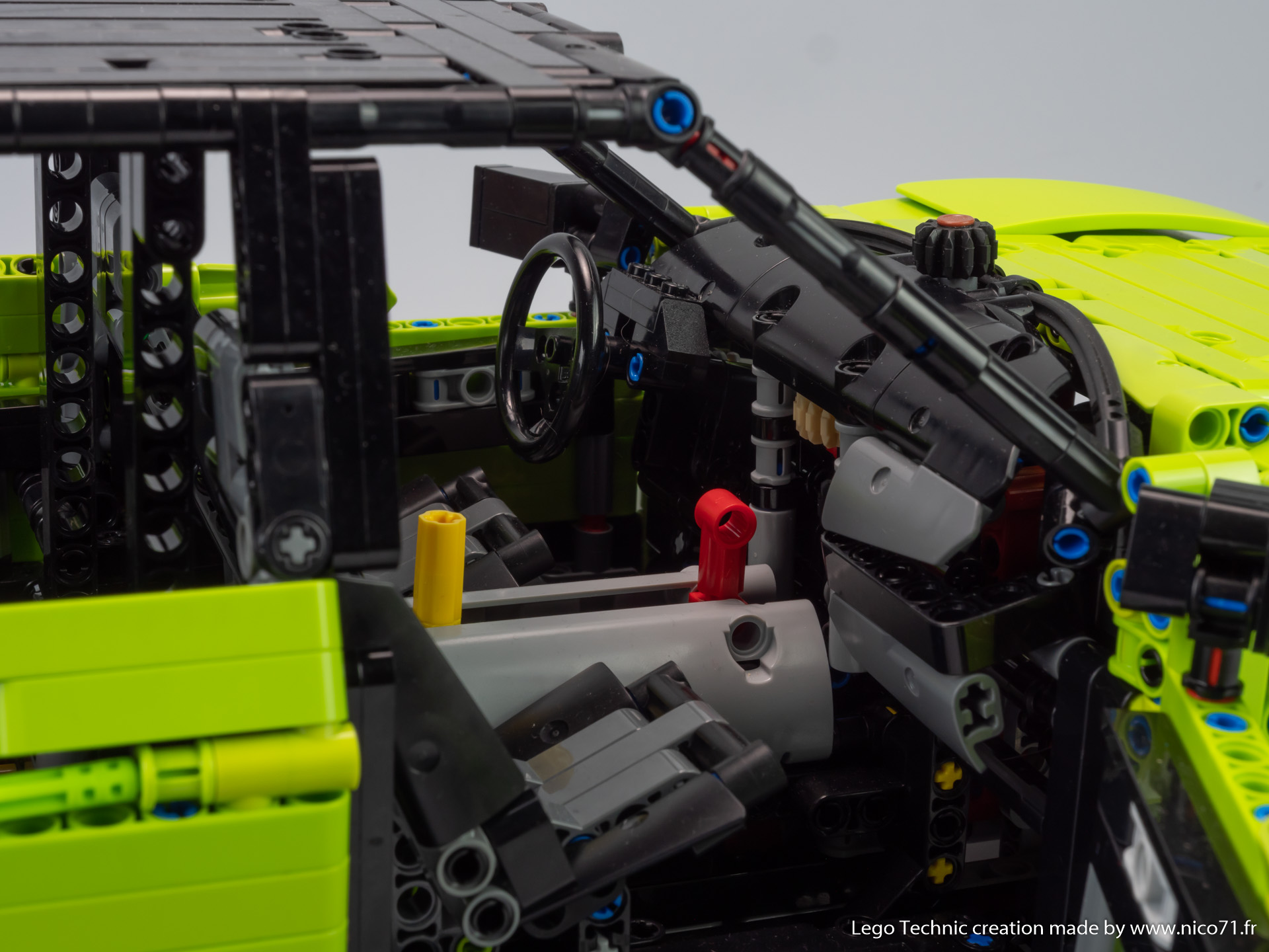 lego-42115-model-b-ford-f150-14.jpg