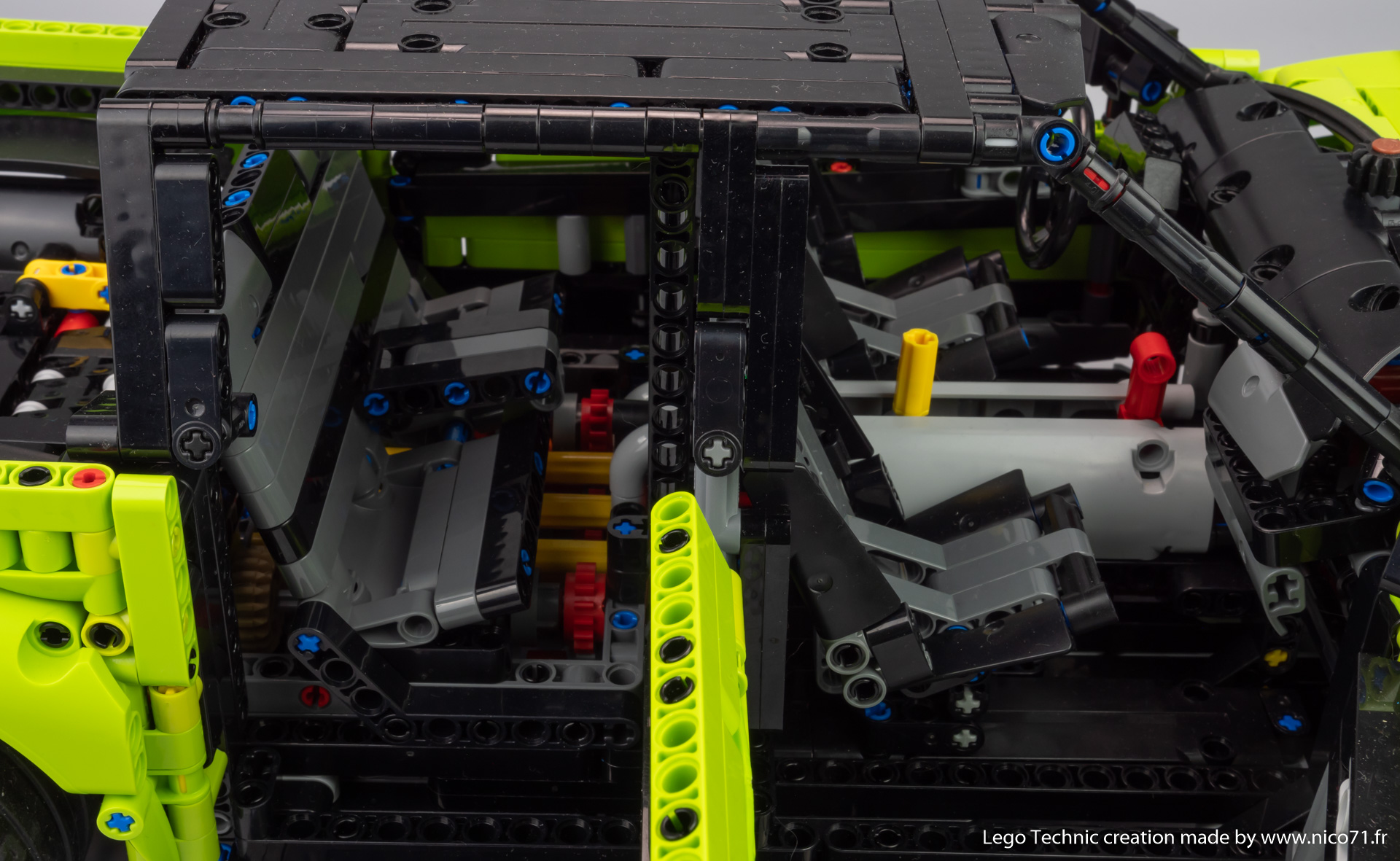 lego-42115-model-b-ford-f150-15.jpg