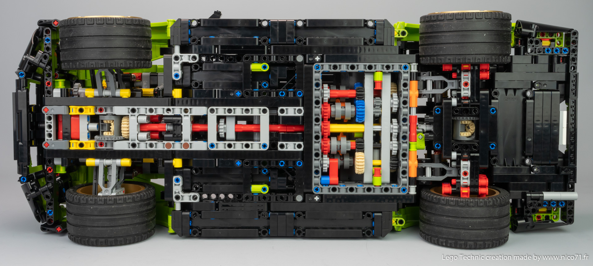 lego-42115-model-b-ford-f150-17.jpg