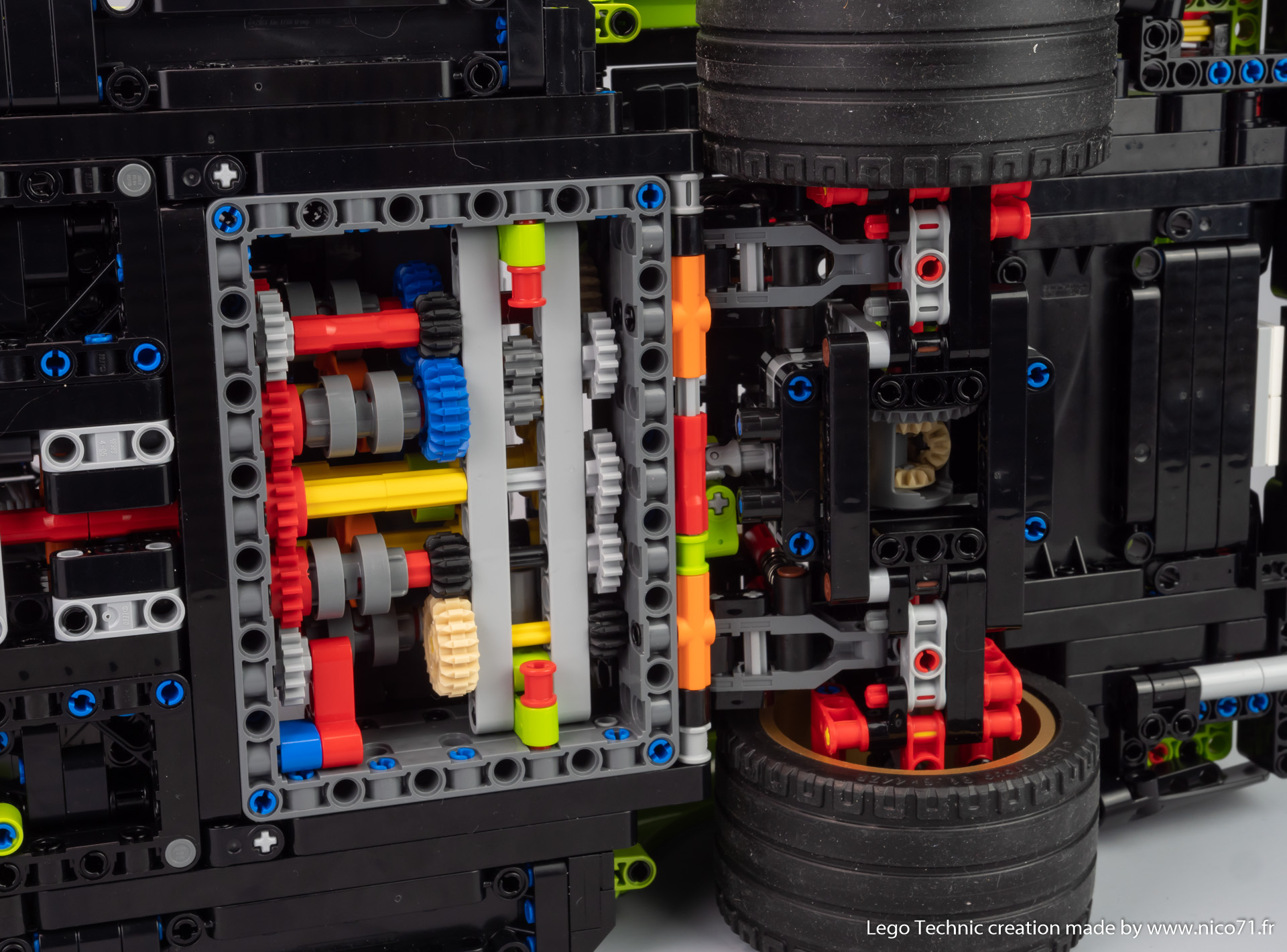 lego-42115-model-b-ford-f150-18.jpg