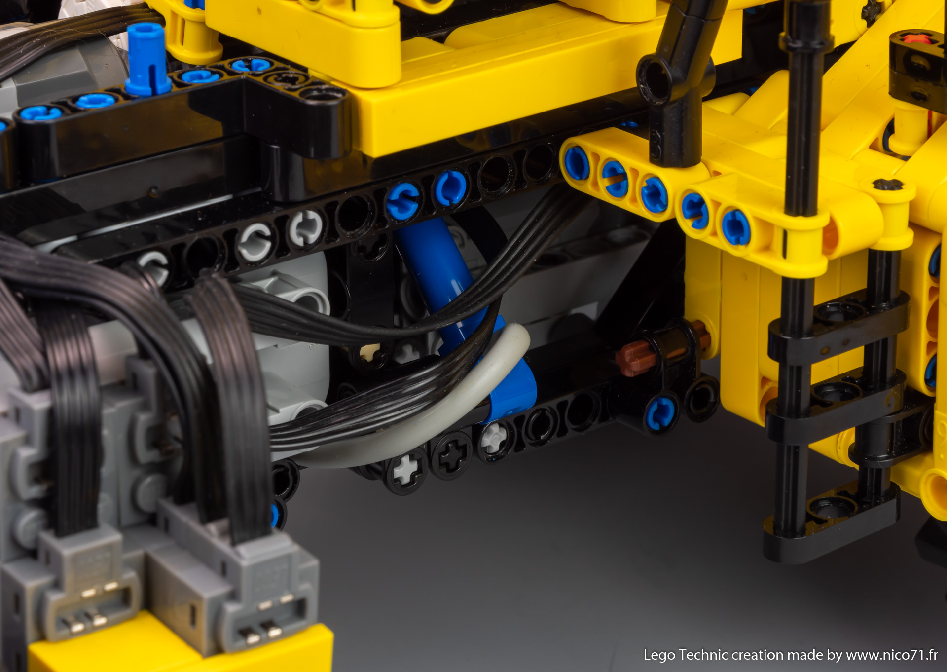 lego-berliet-t100-21.jpg