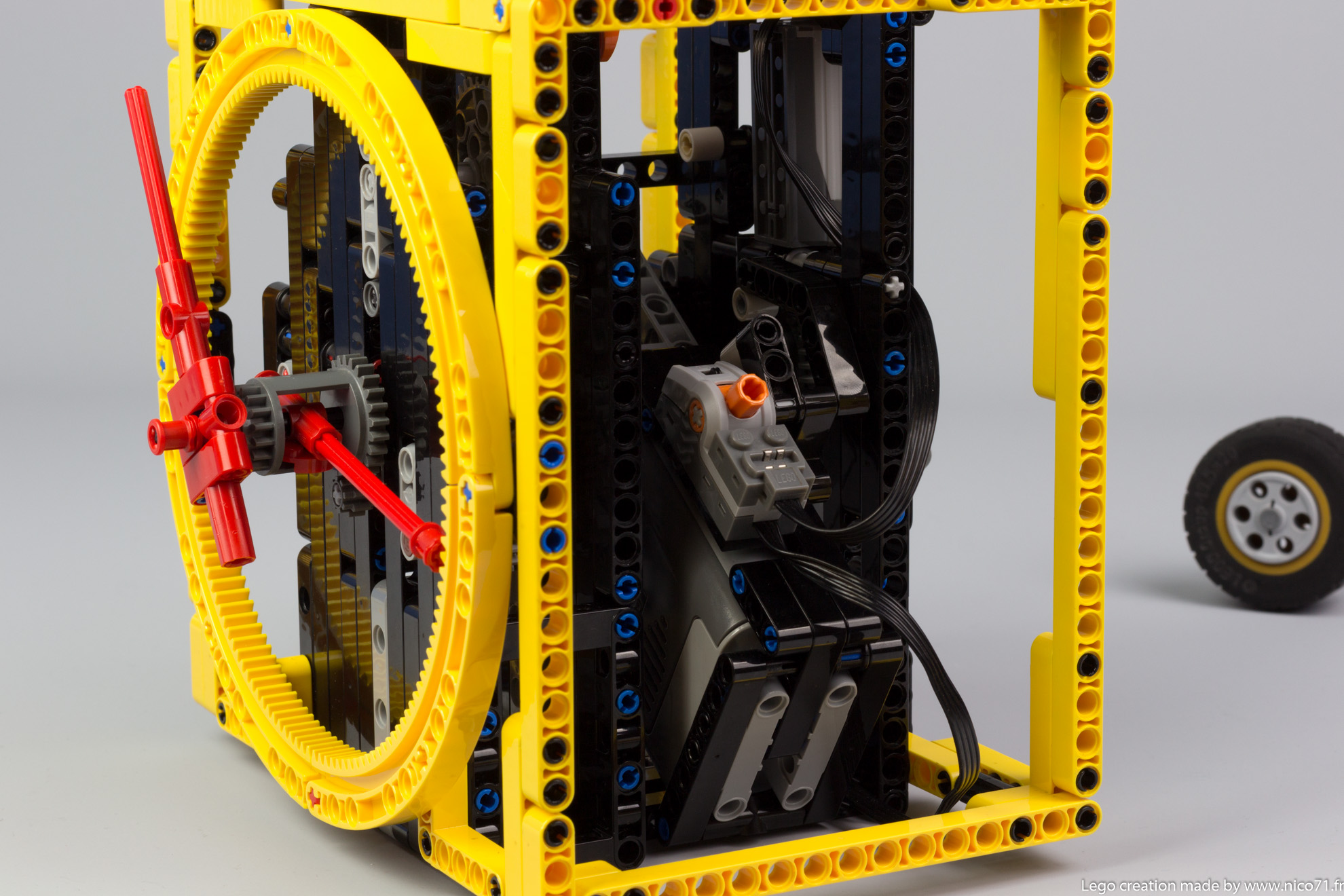 lego-technic-balance-clock-10.jpg