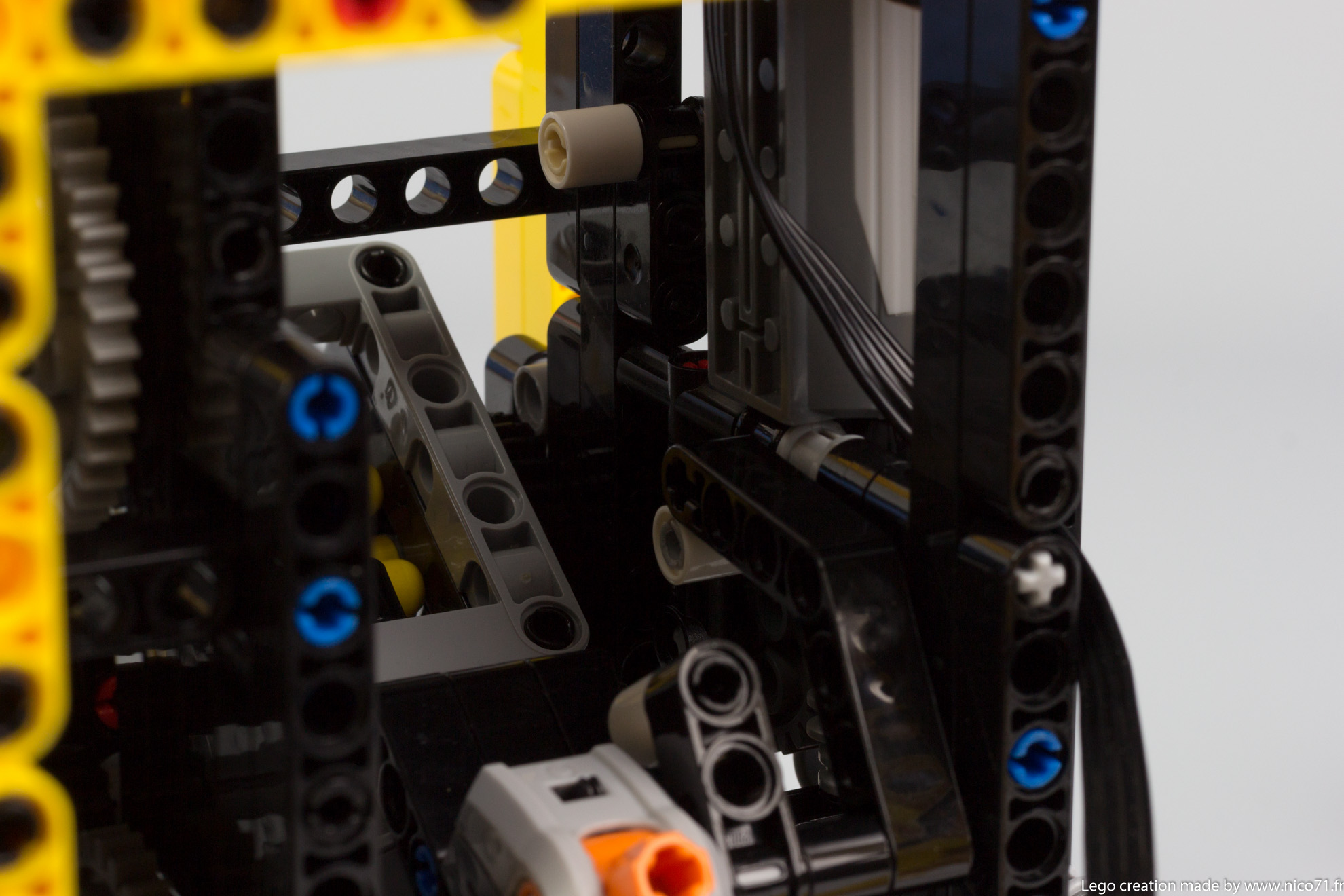 lego-technic-balance-clock-11.jpg