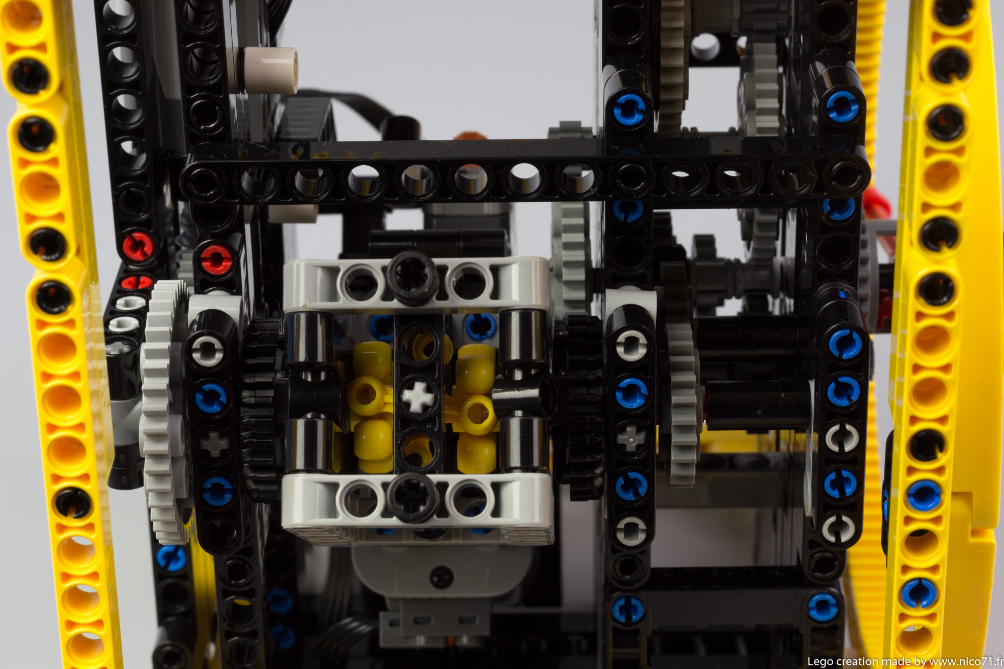 lego-technic-balance-clock-12.jpg