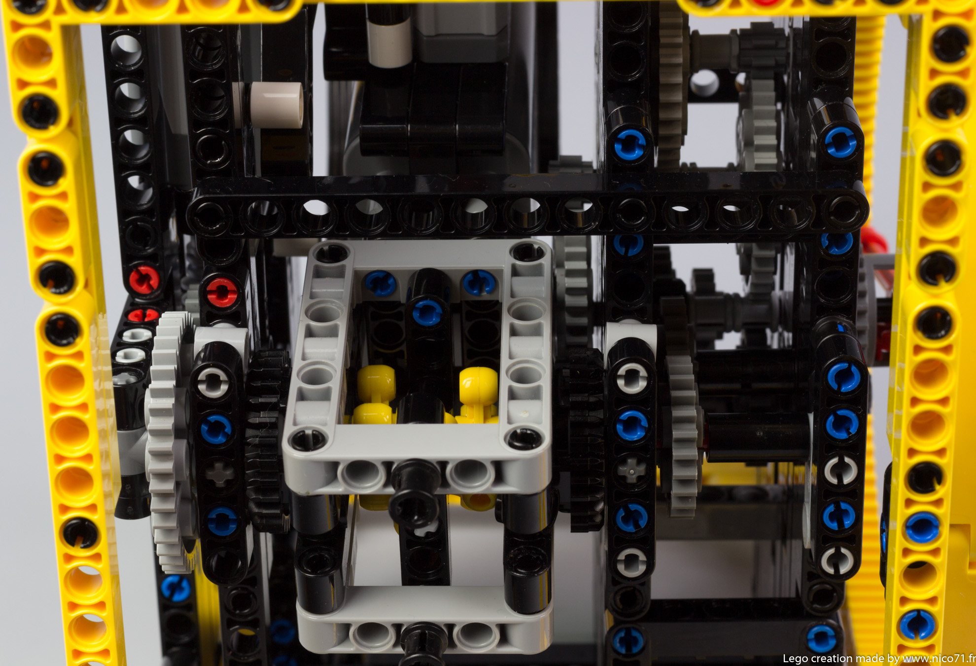 lego-technic-balance-clock-13.jpg