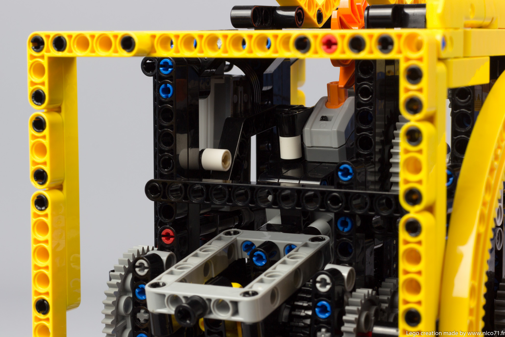 lego-technic-balance-clock-14.jpg