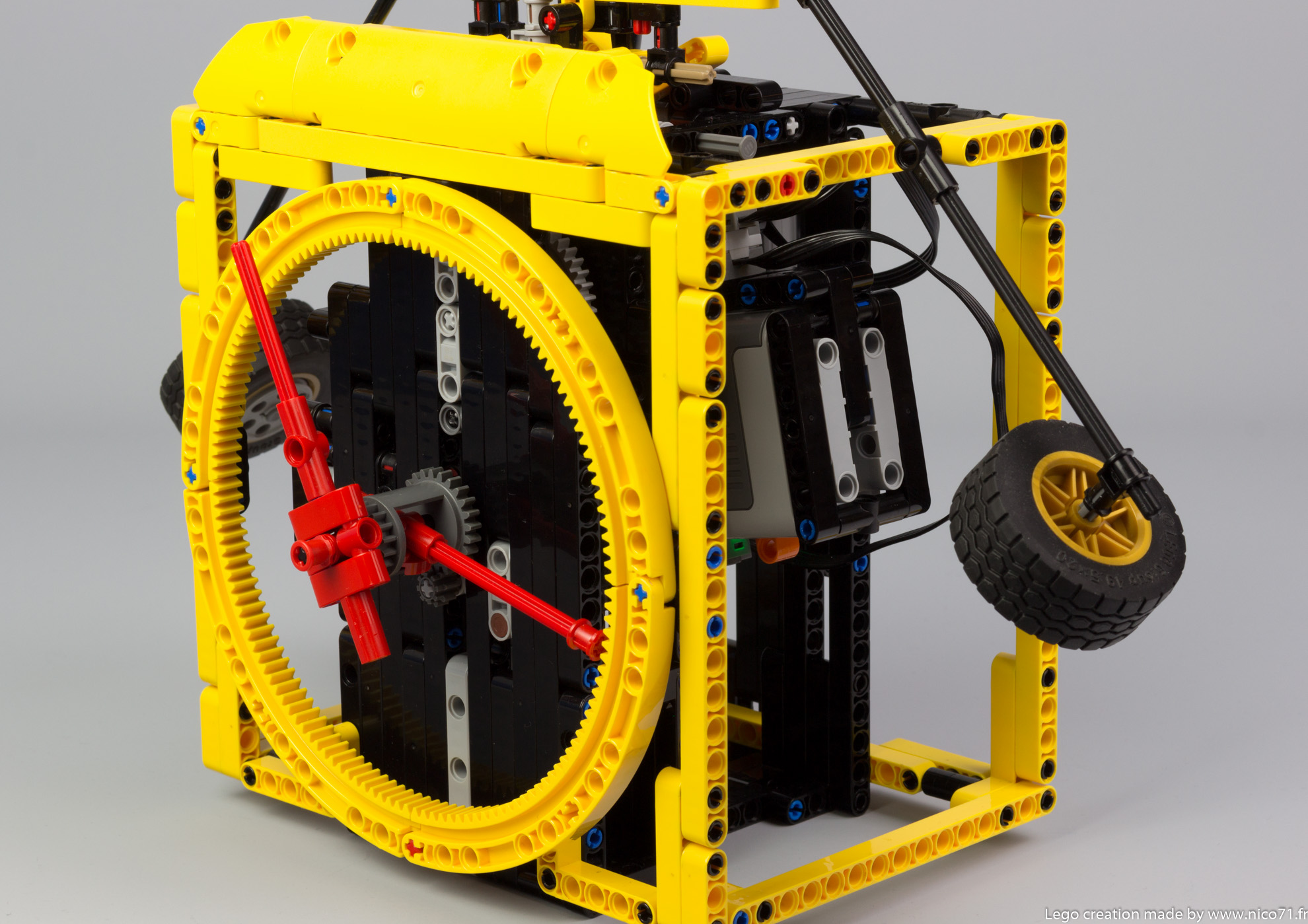 lego-technic-balance-clock-15.jpg