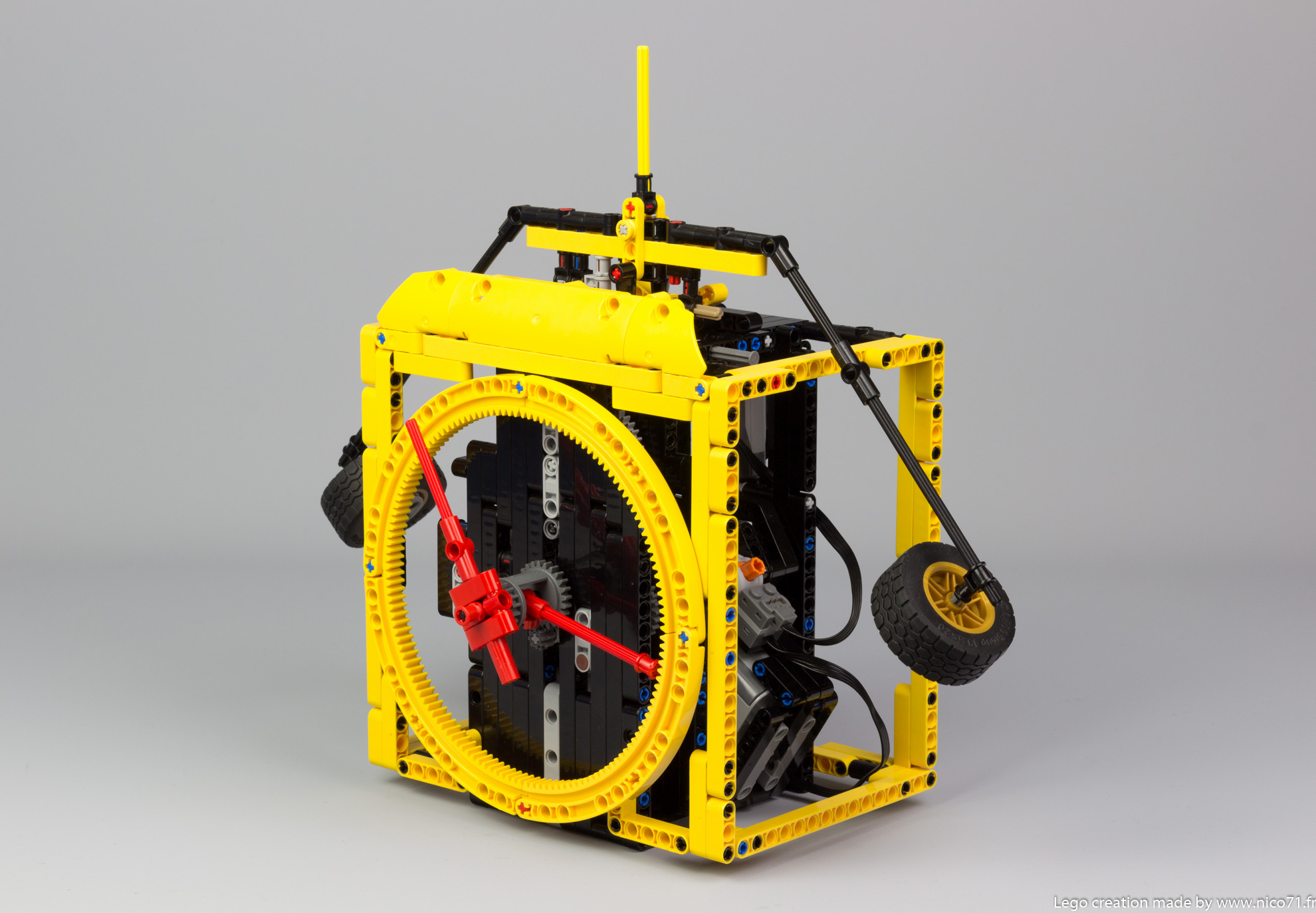 lego-technic-balance-clock-2.jpg