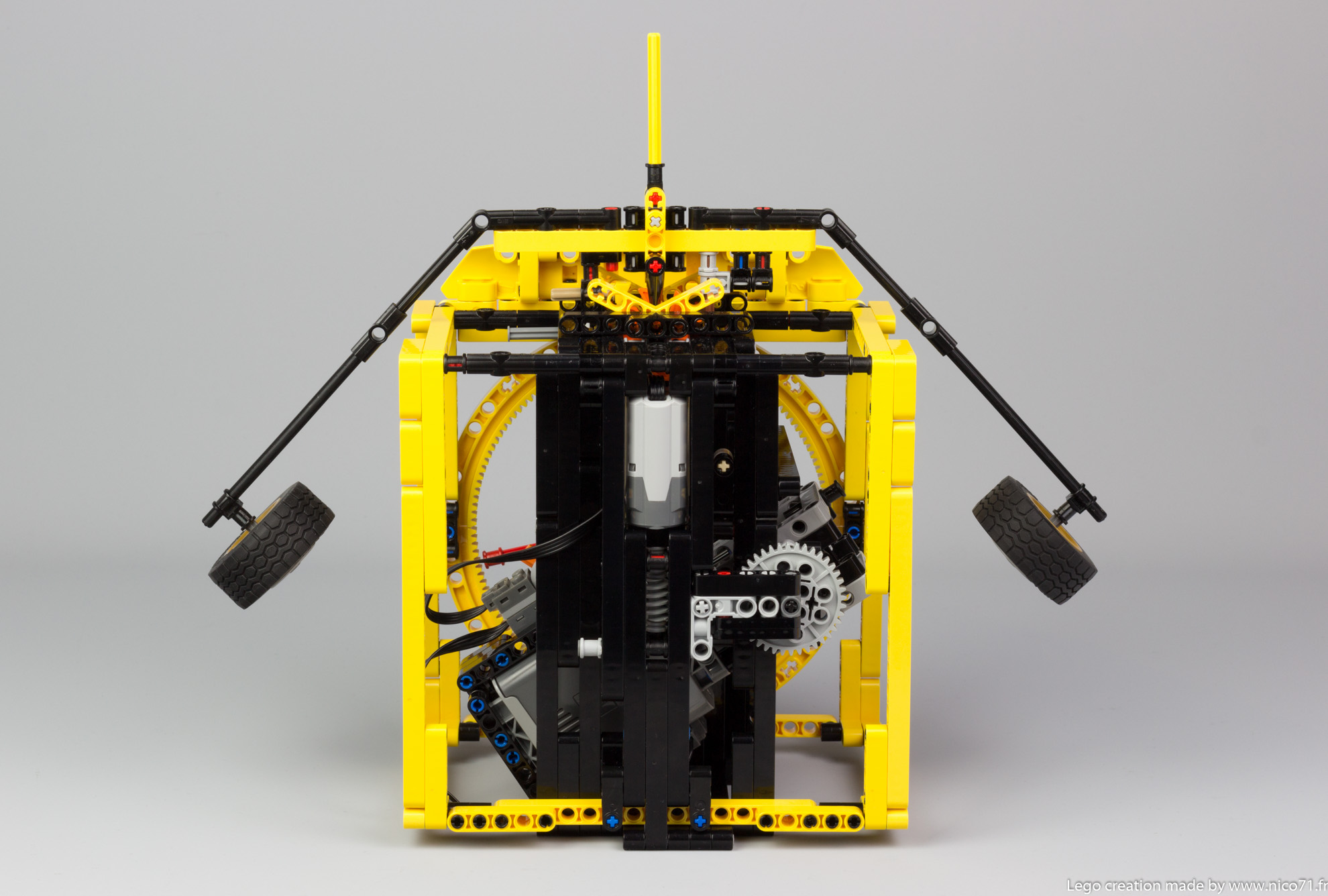 lego-technic-balance-clock-4.jpg