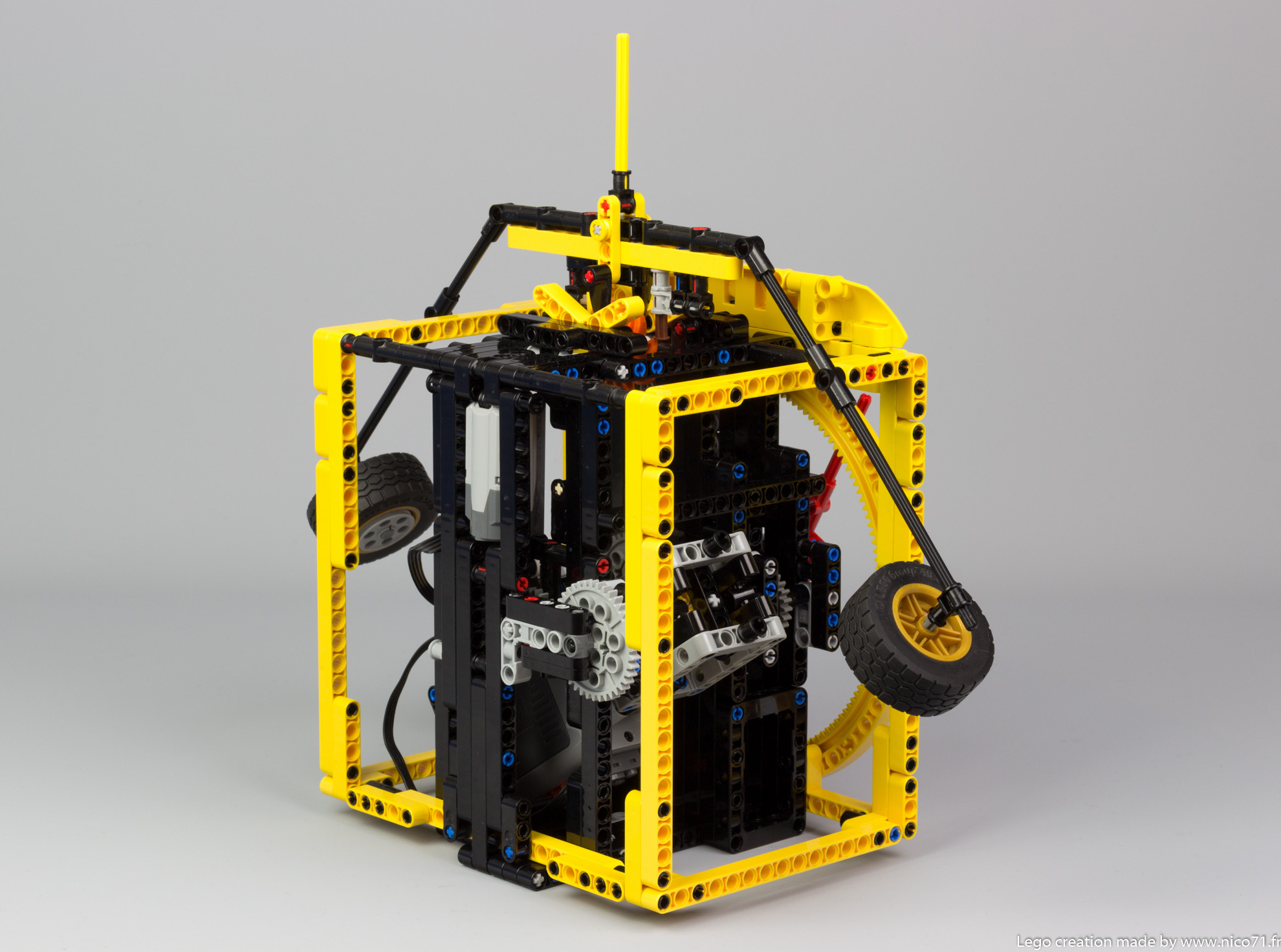 lego-technic-balance-clock-5.jpg