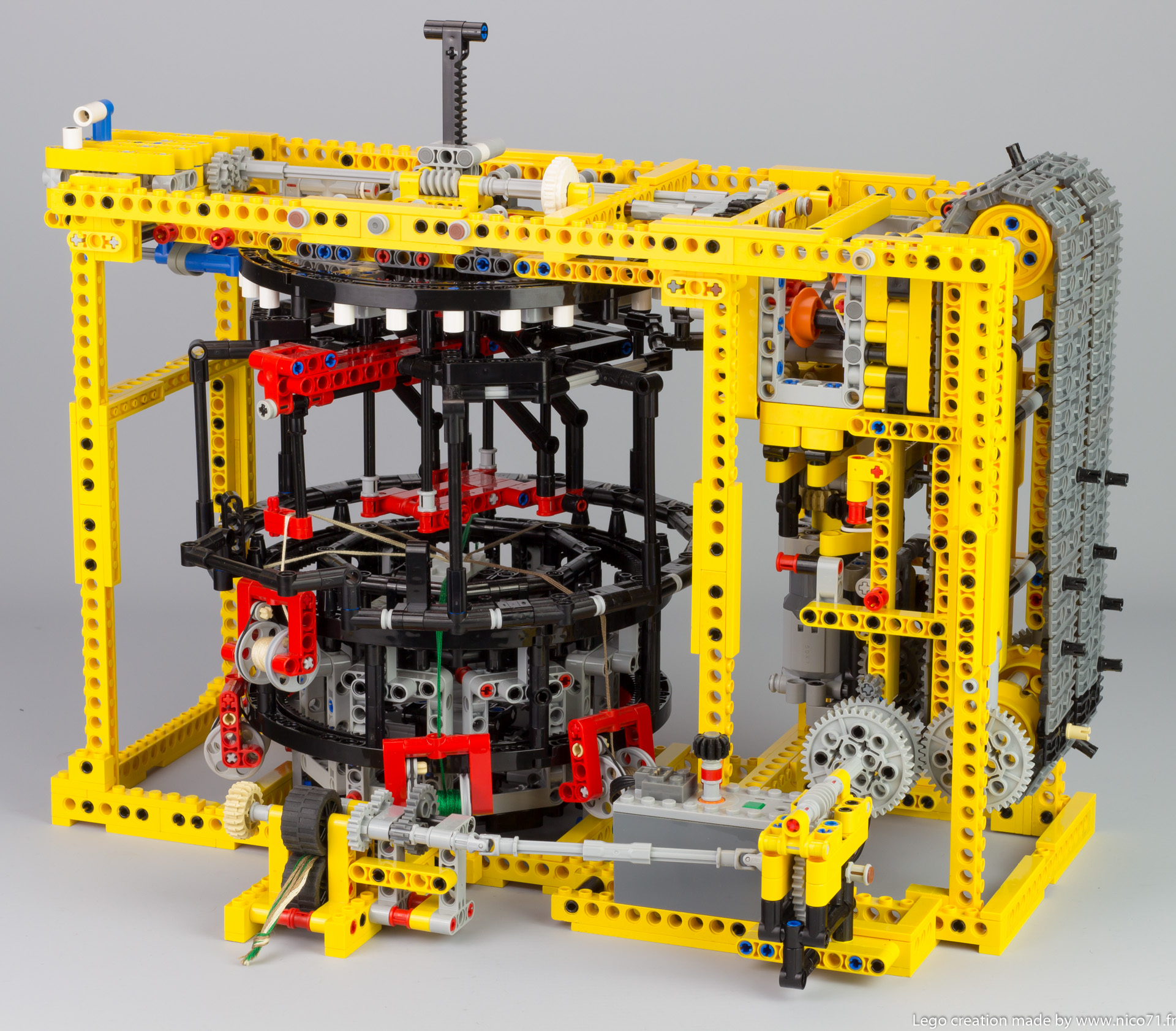 lego-technic-kumihimo-braiding-machine-1.jpg